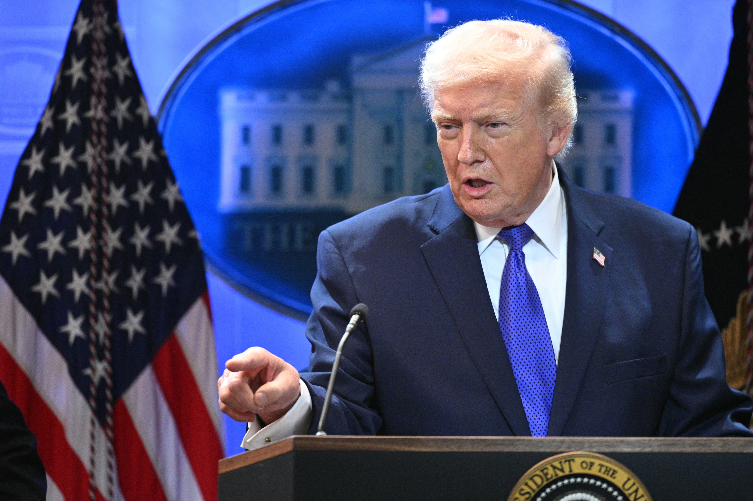 Tổng thống Trump áp thuế 10% toàn cầu, hiệu lực từ 24/2 sau phán quyết Tòa án Tối cao