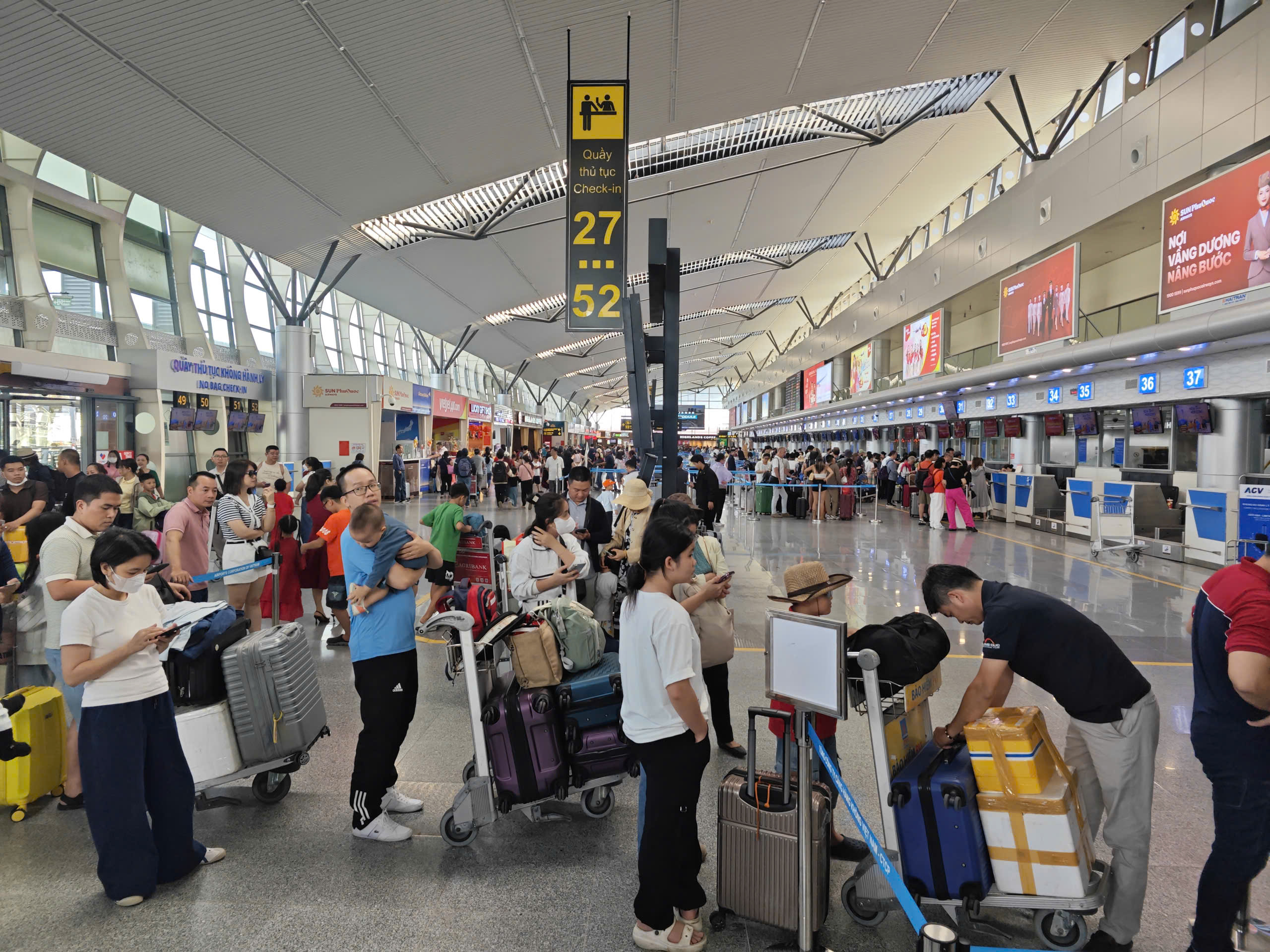 tân sơn nhất - Ảnh 1.