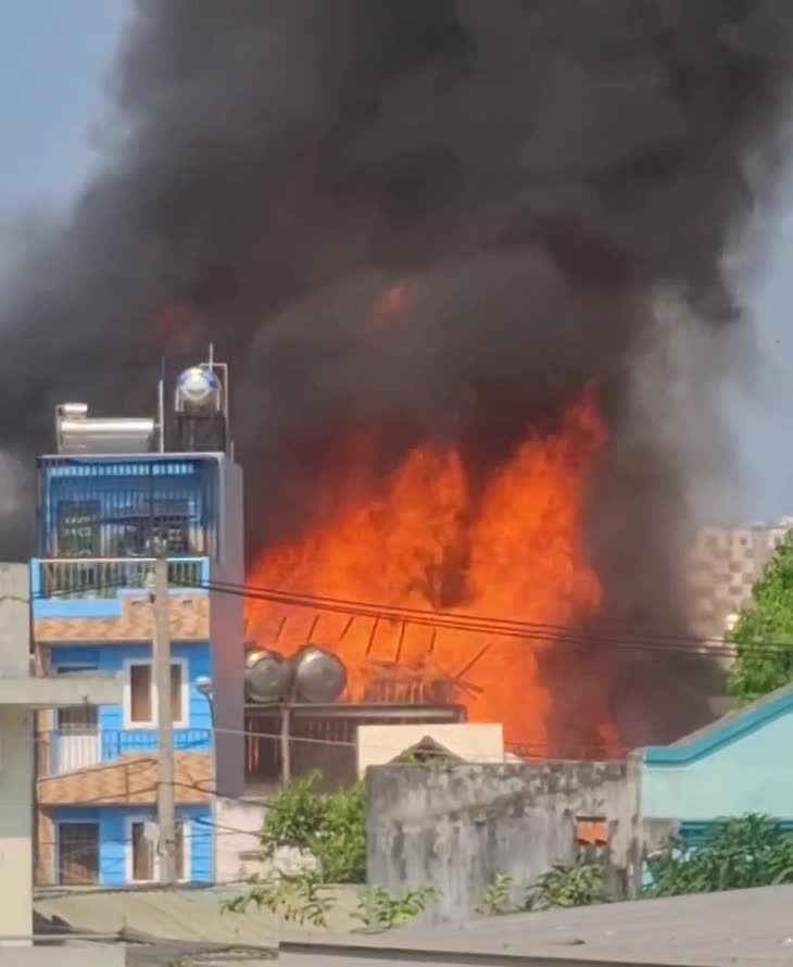 Cháy lớn quán cà phê ở phường Hiệp Bình mùng 6 Tết- Ảnh 2.