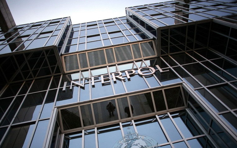 Interpol triệt phá mạng lưới lừa đảo tài chính số, bắt giữ 651 nghi phạm tại châu Phi