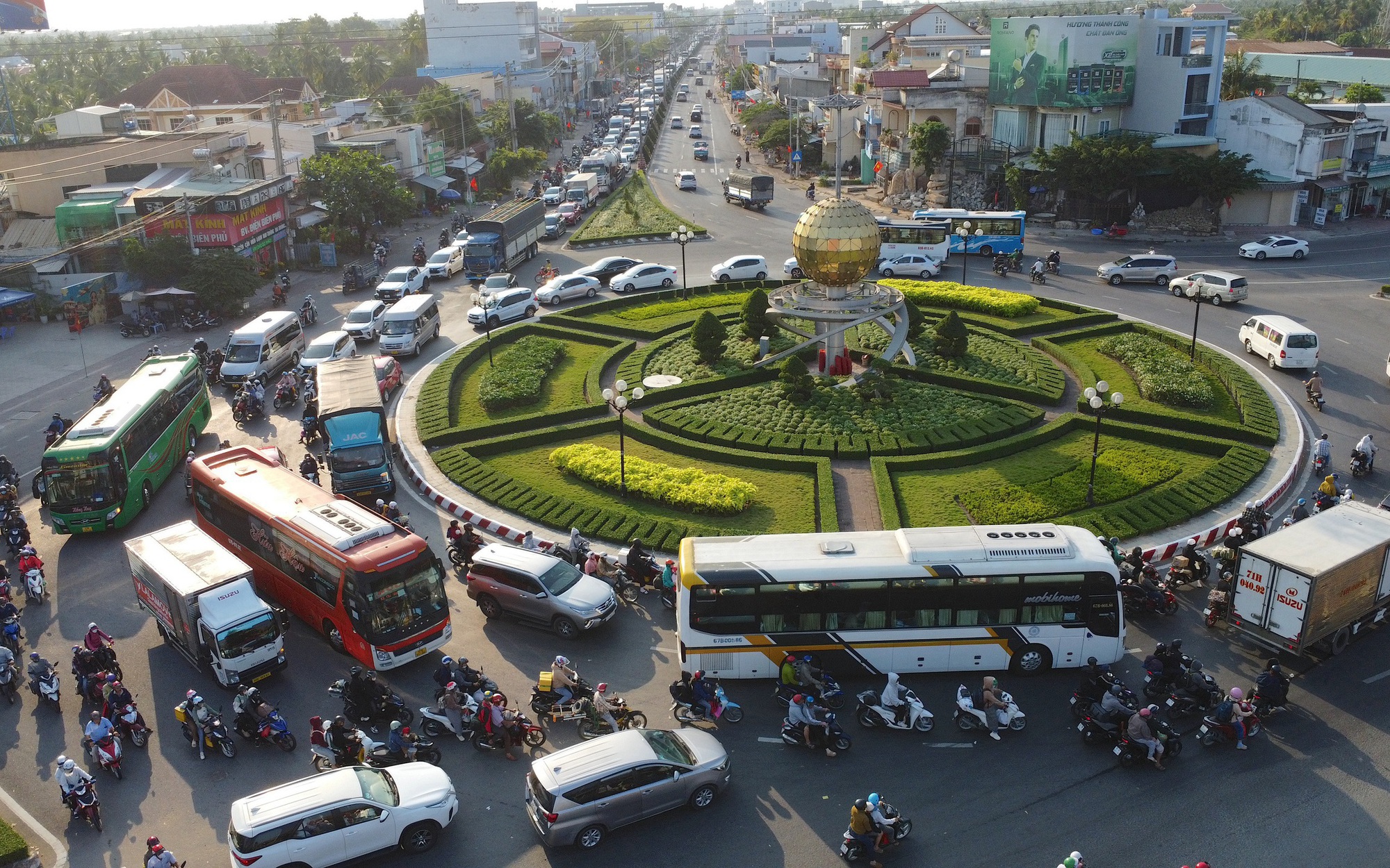 Giao thông Đồng Tháp ùn ứ nghiêm trọng, nhiều điểm nóng kẹt xe kéo dài hàng giờ