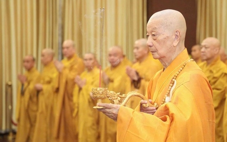 Đức Pháp chủ Thích Trí Quảng chủ trì Pháp hội Dược Sư cầu quốc thái dân an tại Việt Nam Quốc Tự