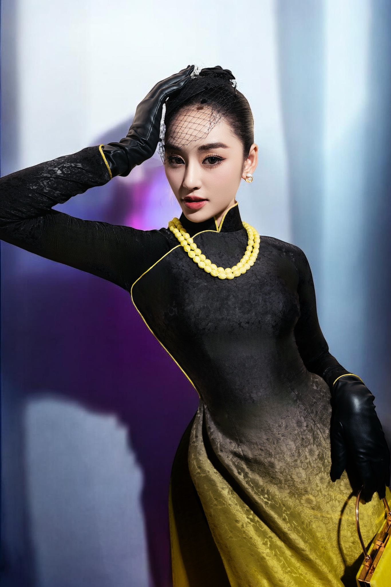 Tái sinh áo dài thập niên 60 bằng kỹ thuật nhuộm ombre và vẽ tay - Ảnh 1.