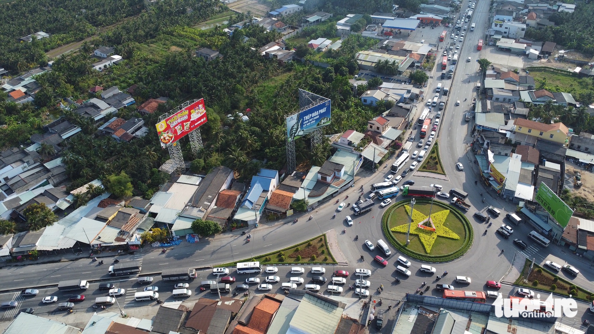 Millions return to Ho Chi Minh City after Tet holiday, sparking heavy traffic jams - Ảnh 5.