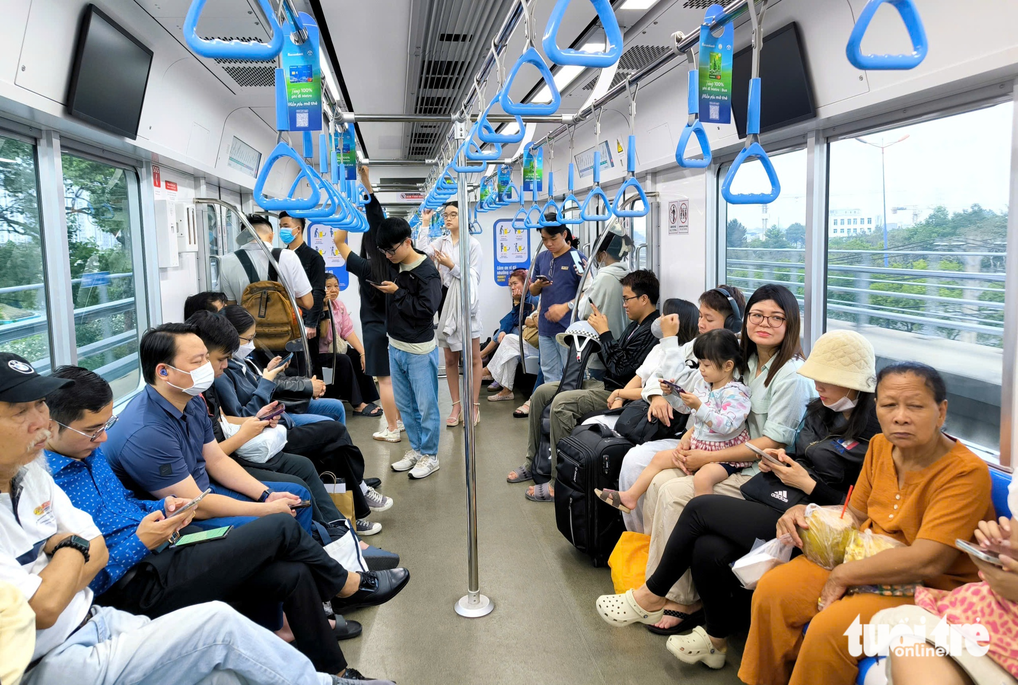 Metro số 1 đón hơn nửa triệu lượt khách trong 7 ngày Tết - Ảnh 1.