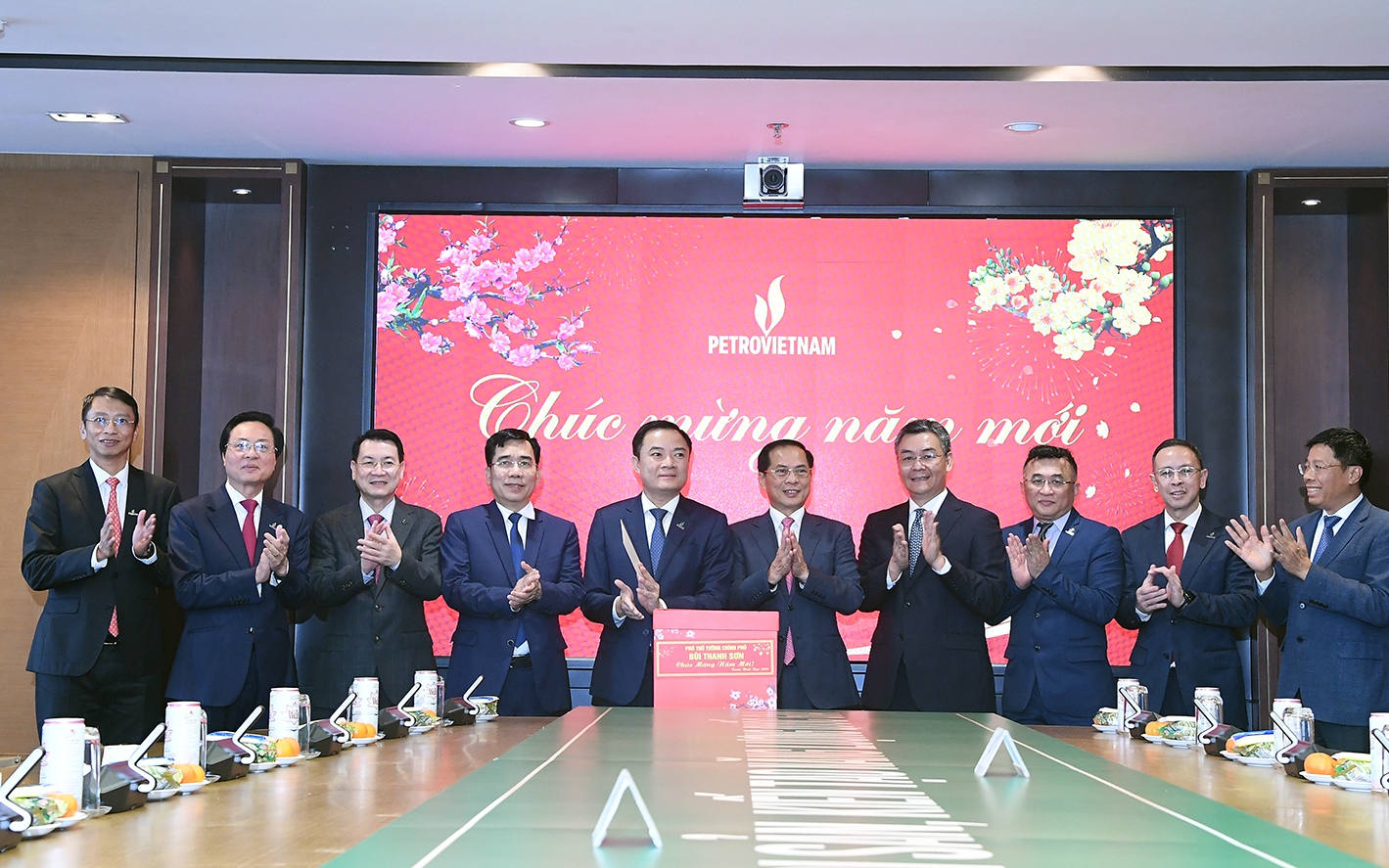 Phó Thủ tướng Bùi Thanh Sơn đánh giá cao kết quả vượt mục tiêu của các tập đoàn năng lượng