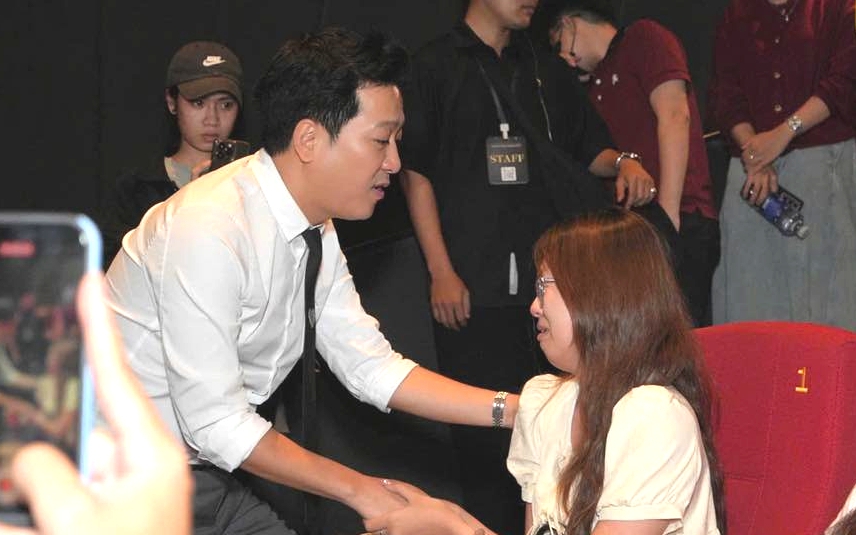 Đạo diễn Trường Giang hứa hỗ trợ khán giả 20 tuổi có cha mẹ bệnh nặng tại buổi giao lưu phim