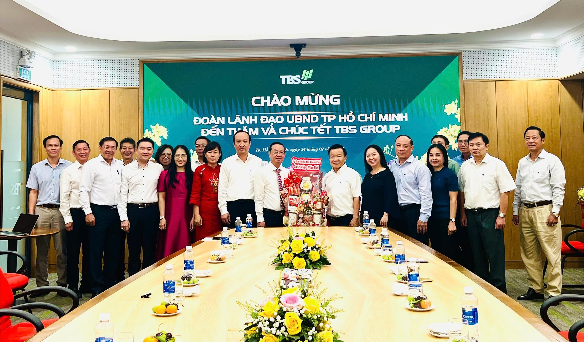 Lãnh đạo UBND TP.HCM chúc Tết doanh nghiệp, mong đóng góp vào tăng trưởng trên 10% - Ảnh 1. Lãnh đạo UBND TP.HCM chúc Tết doanh nghiệp, mong đóng góp vào tăng trưởng trên 10% - Ảnh 1.