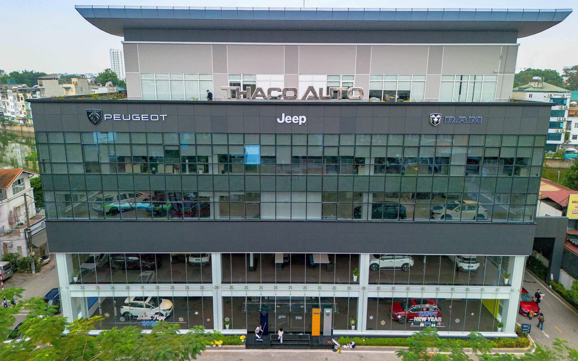 Showroom Jeep và RAM xuất hiện tại Hà Nội, dấu hiệu THACO Auto tiếp quản phân phối