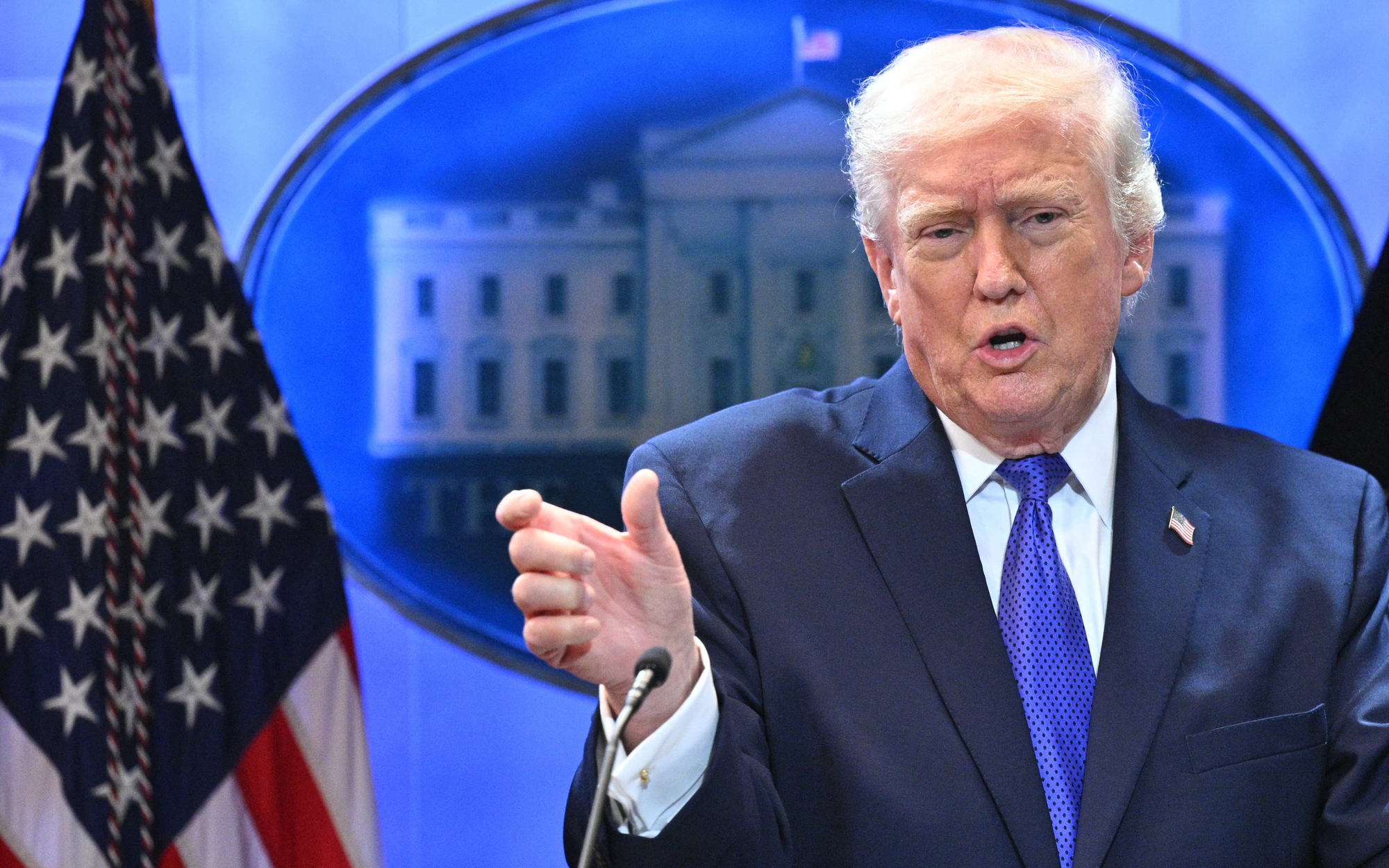 Mỹ Áp Thuế Nhập Khẩu Mới 10% Sau Phán Quyết Tòa Án, Trump Dọa Dùng Công Cụ Khác