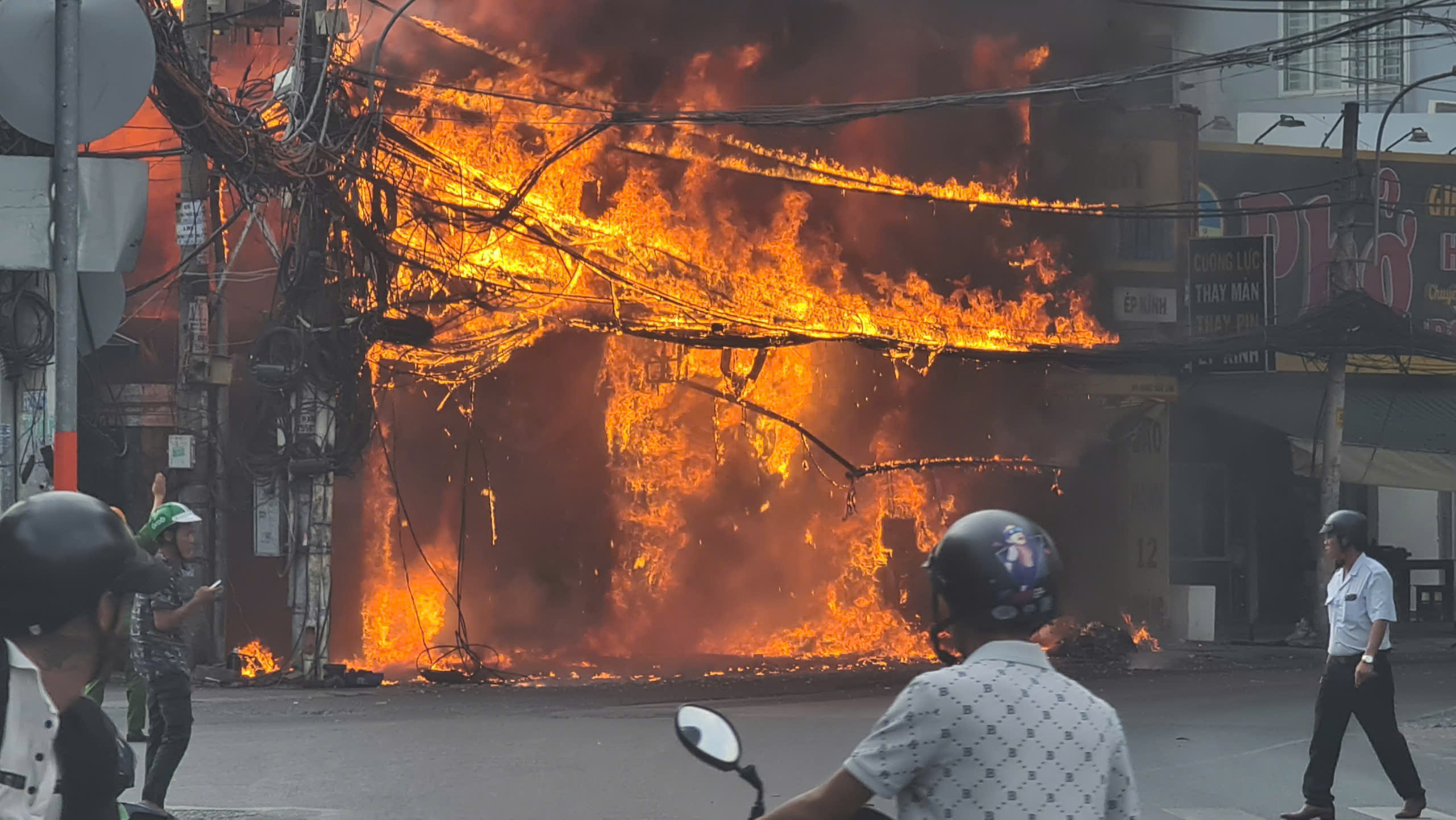 đường Đỗ Xuân Hợp - Ảnh 4.