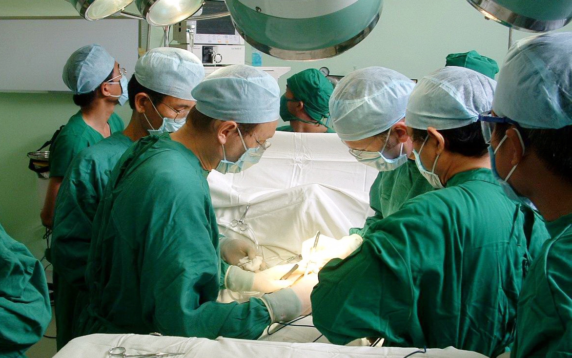 Y Tế Việt Nam: Kỳ Tích Chi Phí Thấp Và Áp Lực Nghẹt Thở Của Người Thầy Thuốc