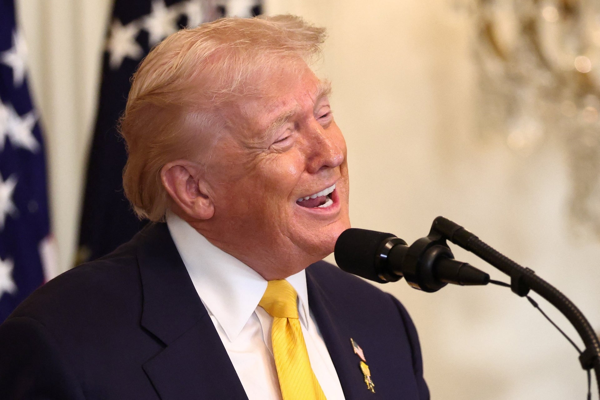 Ông Trump Bác Bỏ Tin Đồn Chiến Sự Với Iran, Khẳng Định Sẵn Sàng Hành Động