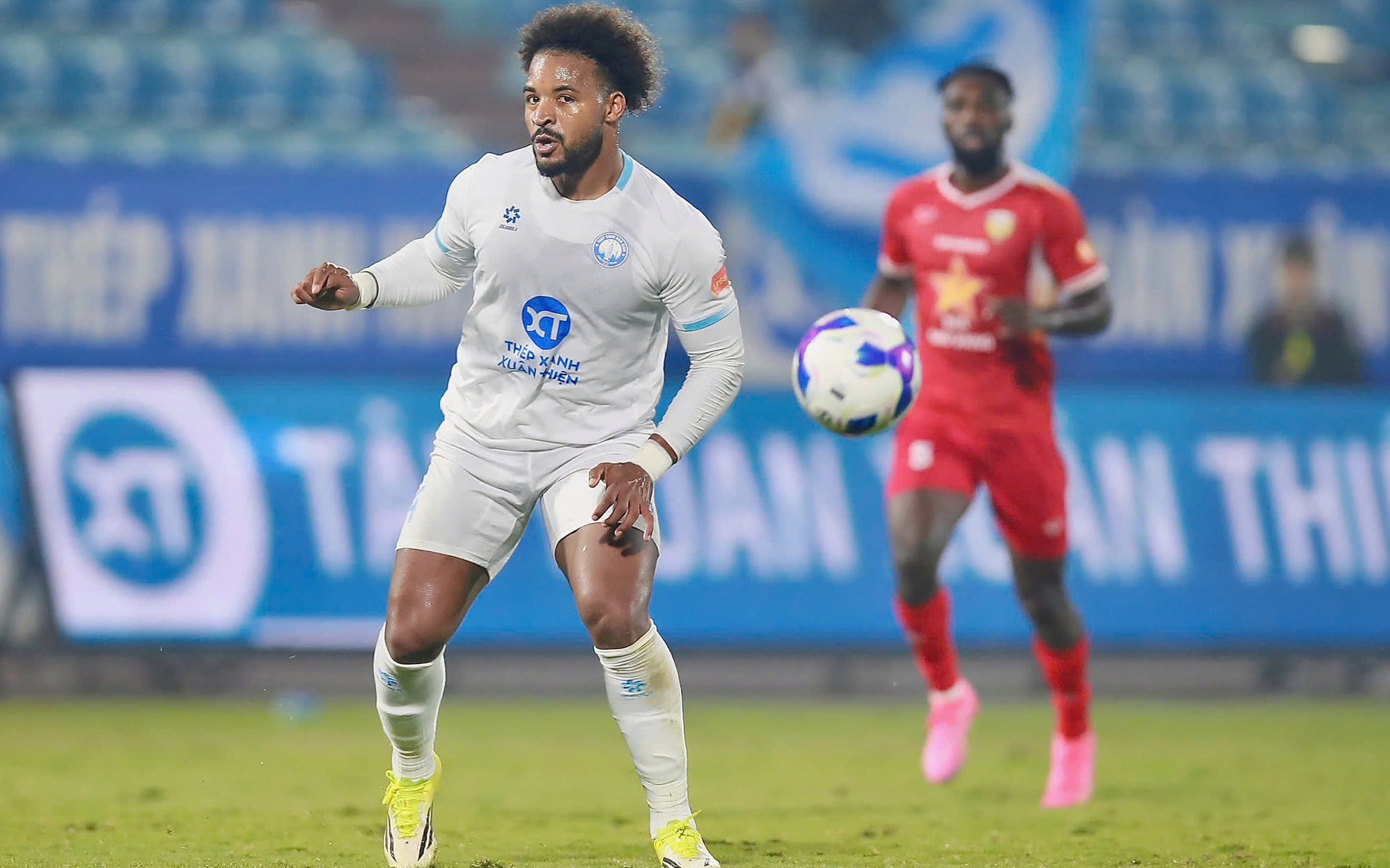 V-League: Công An Hà Nội áp đảo, Xuân Son chờ bàn thắng đầu tiên