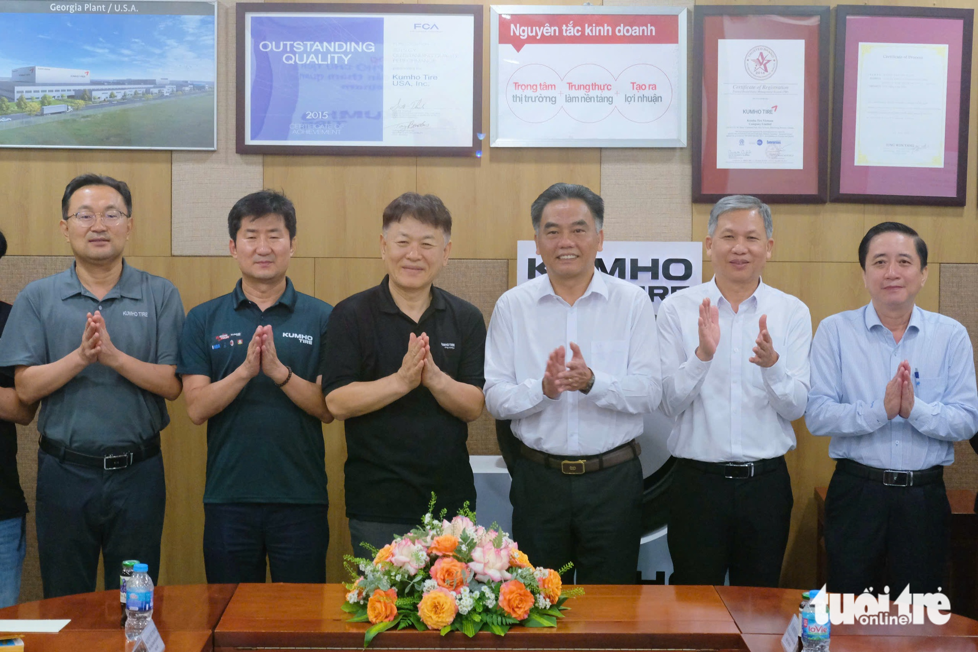 Phó chủ tịch thường trực UBND TP.HCM Nguyễn Lộc Hà thăm, chúc Tết Nutifood và Kumho - Ảnh 4. Phó chủ tịch thường trực UBND TP.HCM Nguyễn Lộc Hà thăm, chúc Tết Nutifood và Kumho - Ảnh 4.