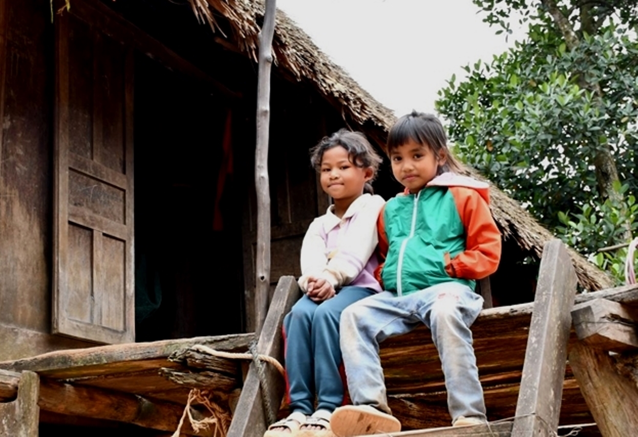 Ba điểm bỏ phiếu biệt lập giữa rừng sâu tại Quảng Trị được bầu cử sớm trước 7 ngày - Ảnh 1.