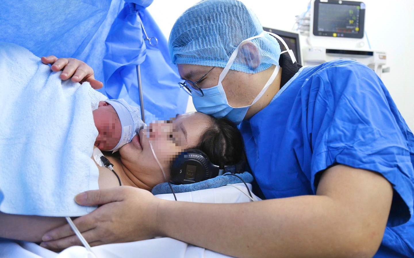 Bé trai khỏe mạnh chào đời sau ca thông tim bào thai thứ 12 thành công tại TP.HCM