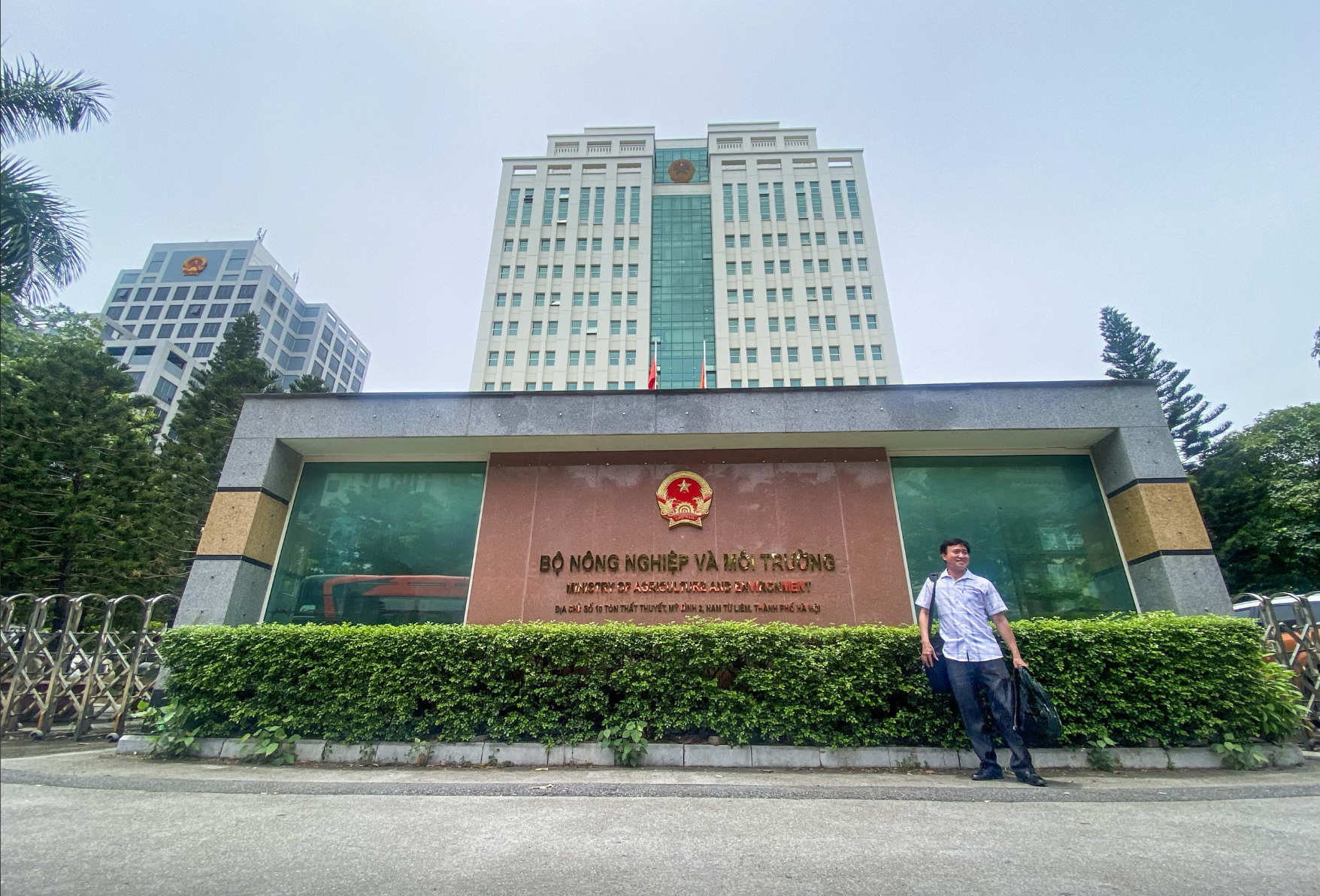 Bộ Nông nghiệp và Môi trường lập đường dây nóng tiếp nhận thông tin vi phạm về đất đai - Ảnh 1.