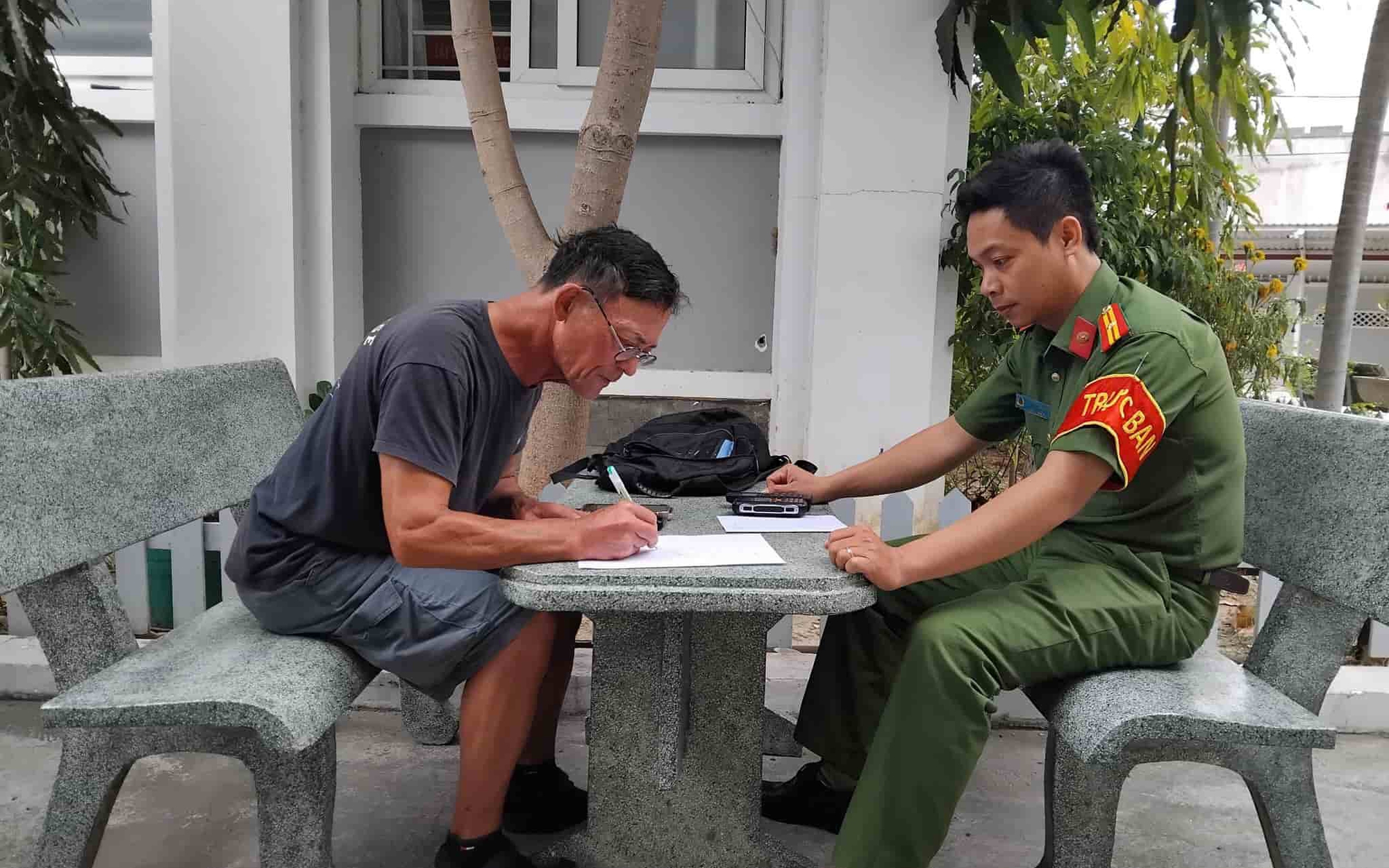 Du khách Pháp gửi thư cảm ơn công an Khánh Hòa sau khi tìm lại điện thoại thất lạc