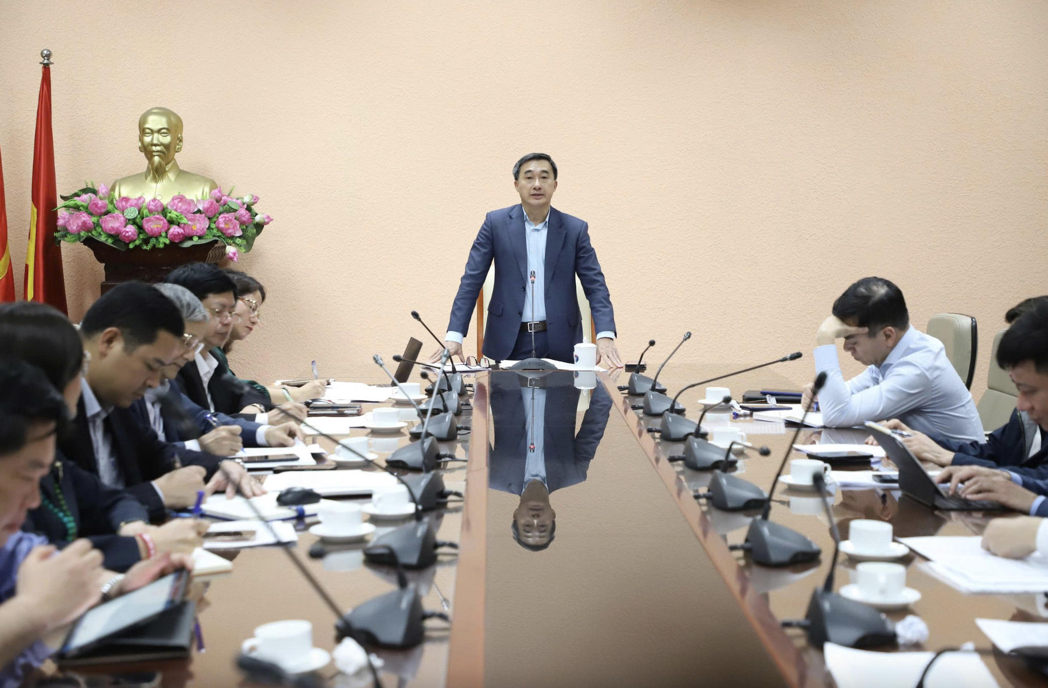 Bệnh viện Bạch Mai - Ảnh 1.