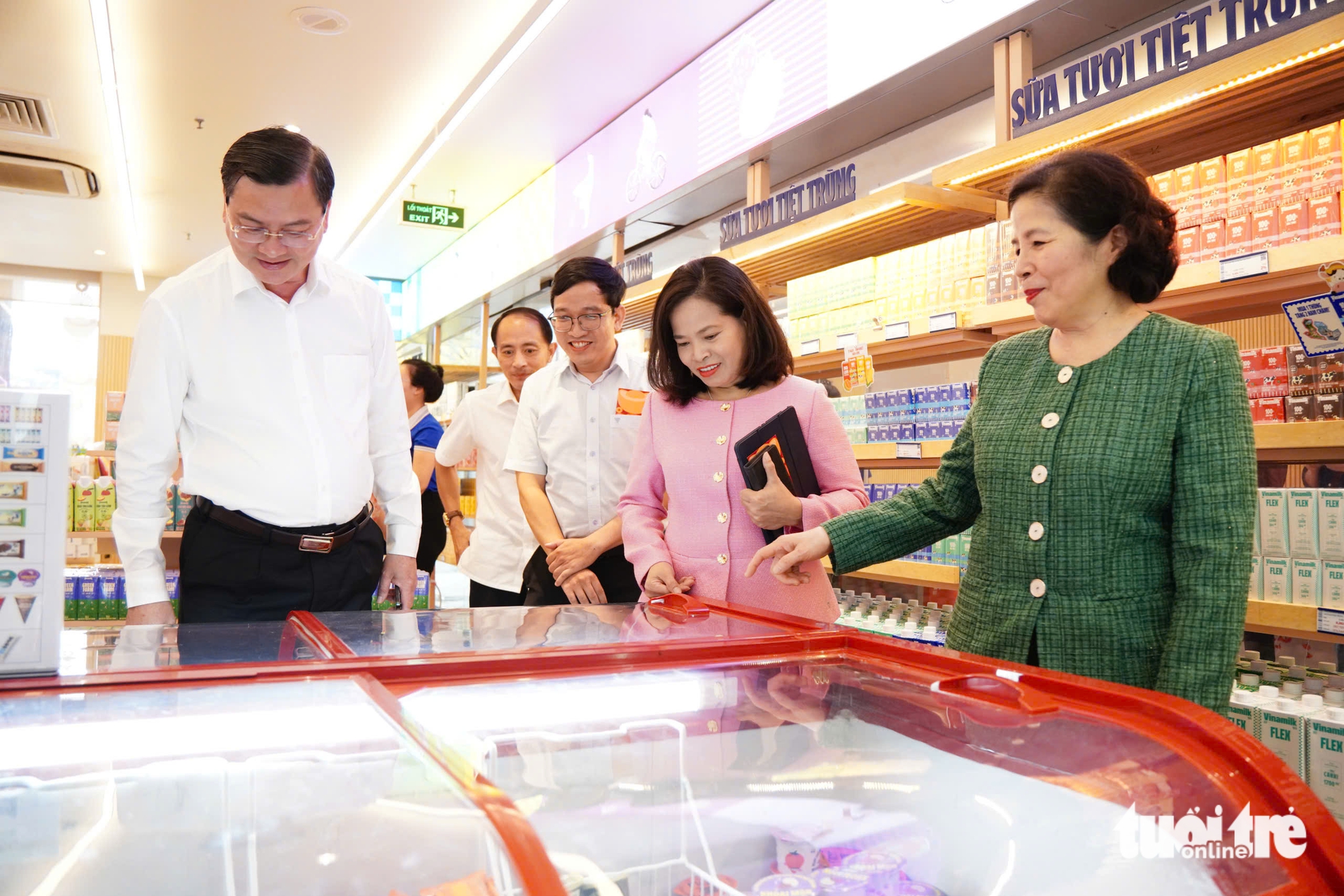 Lãnh đạo UBND TP.HCM thăm, chúc Tết doanh nghiệp - Ảnh 1.