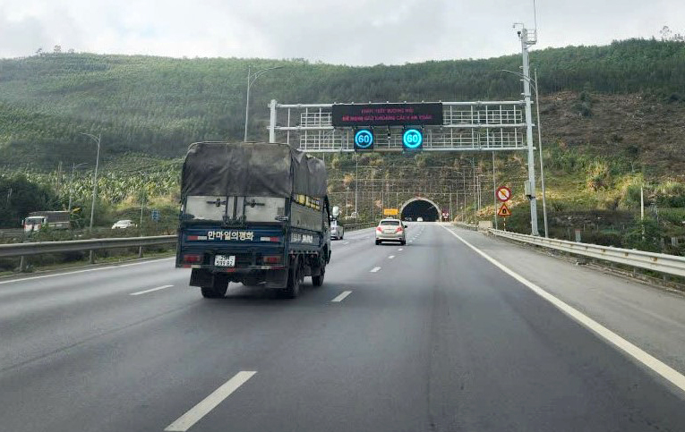 Bộ Xây dựng chấp thuận mức thu phí 5 đoạn tuyến đường cao tốc Bắc - Nam - Ảnh 1.