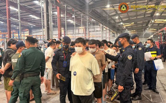 Campuchia Trục Xuất Hơn 30.000 Nghi Phạm Lừa Đảo Trực Tuyến Trong Chiến Dịch Truy Quét