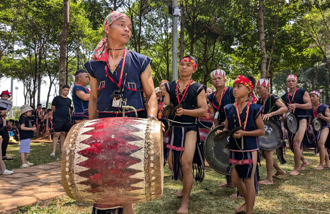 Đưa hai nghị quyết quan trọng vào cuộc sống: - Ảnh 7. Đưa hai nghị quyết quan trọng vào cuộc sống: - Ảnh 4.