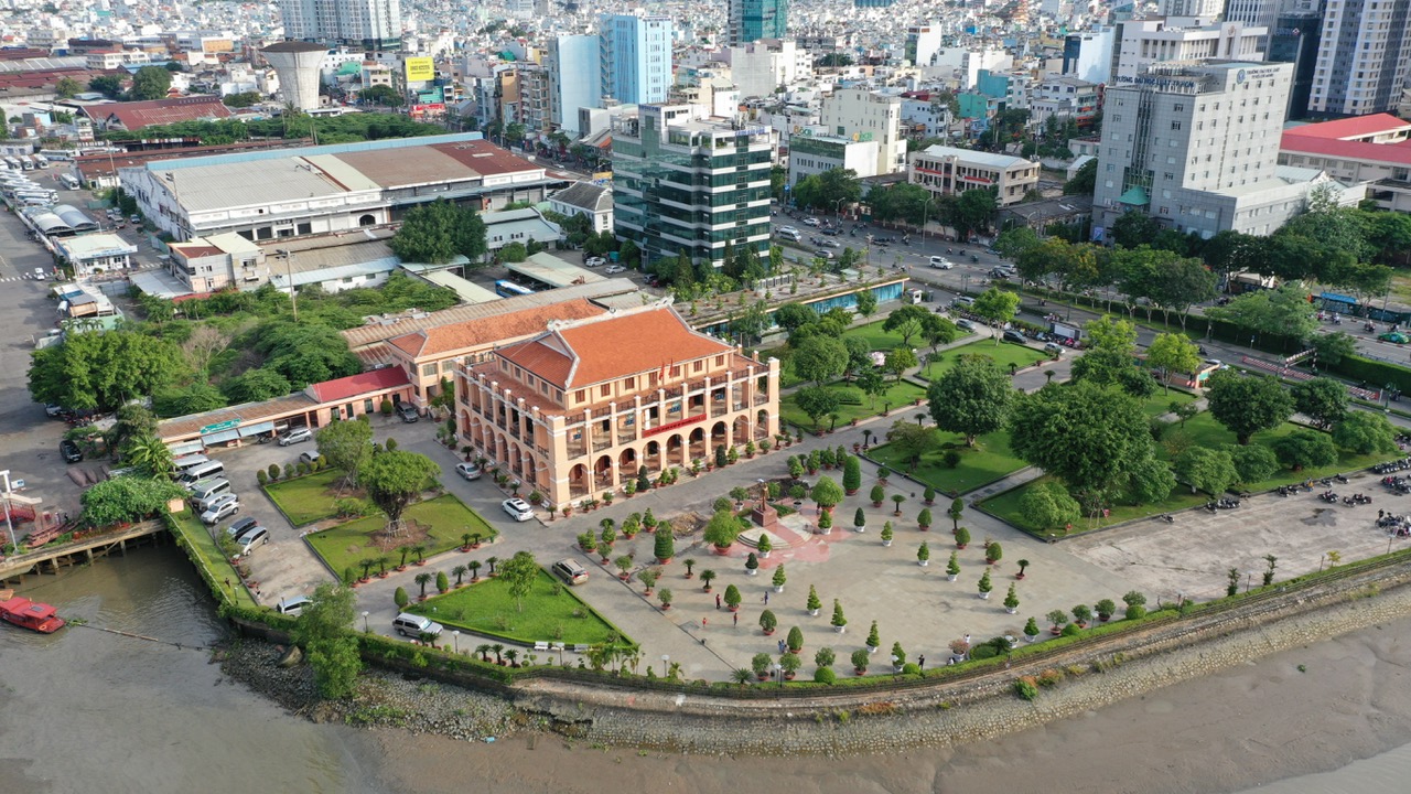 nhà rồng - Ảnh 1.