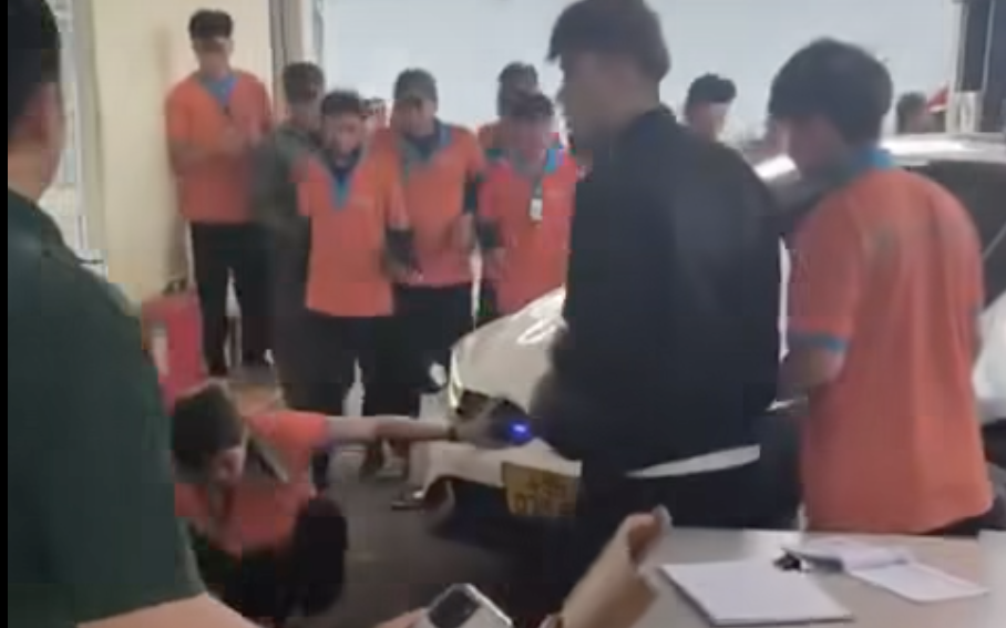 Trần Văn Quốc lái xe tông người tại Bến xe Đà Lạt, bị tạm giữ vì gây rối trật tự công cộng