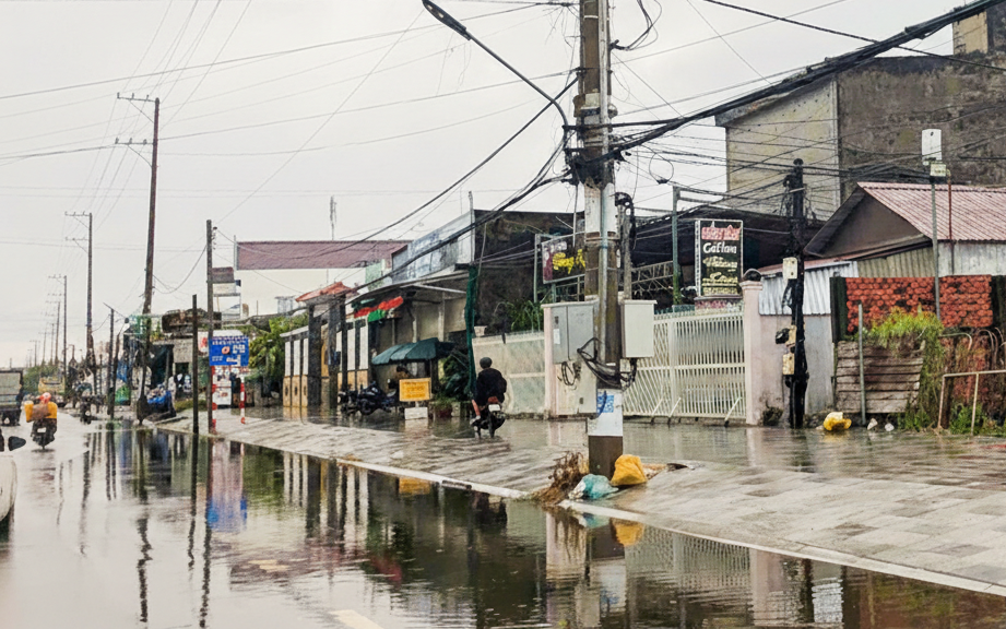 Cà Mau: Mưa trái mùa gây ngập cục bộ, cảnh báo dông lốc ảnh hưởng nông nghiệp