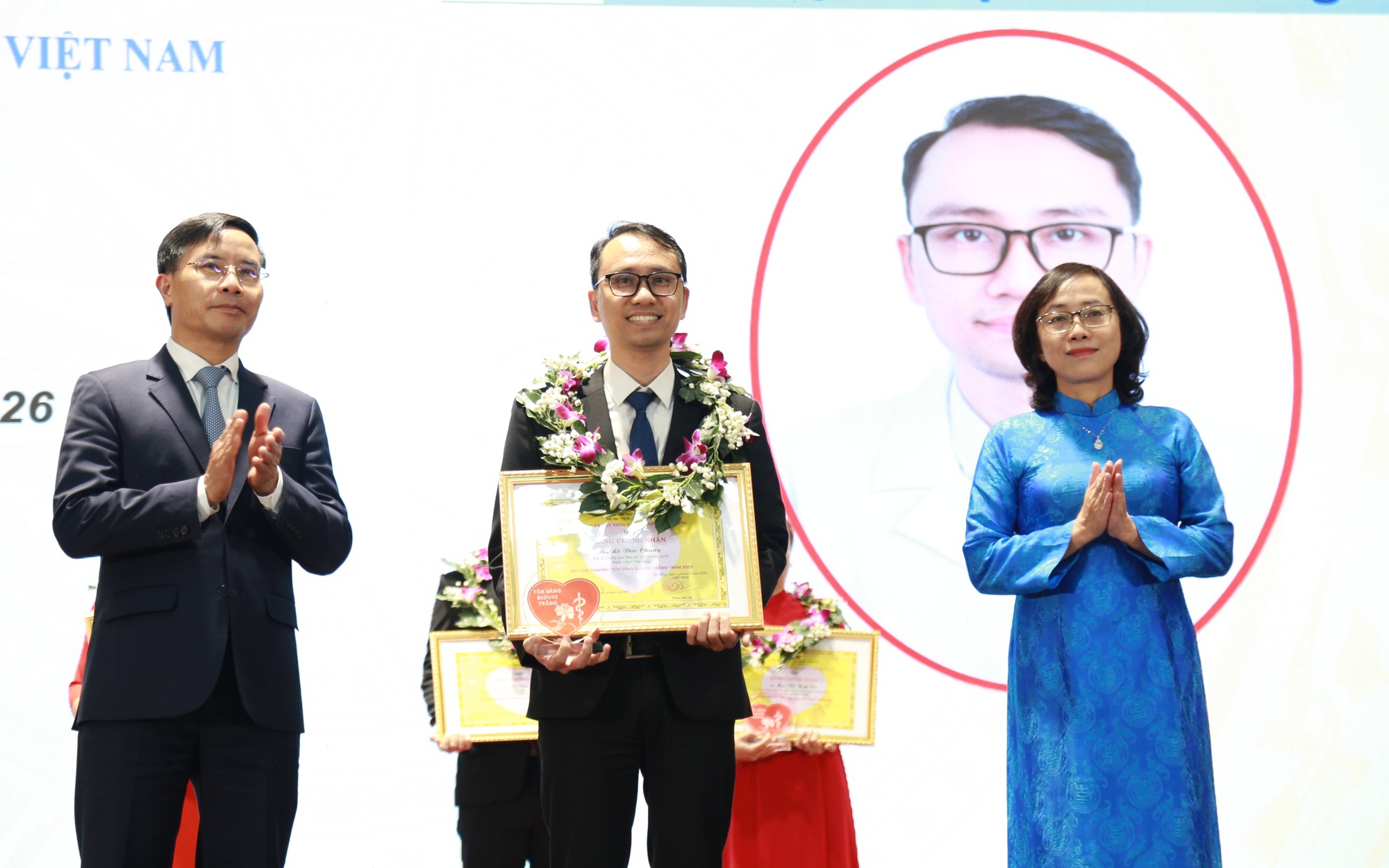 Đà Nẵng Trao Huân Chương Lao Động Và Vinh Danh 51 Gương Mặt 'Tỏa Sáng Blouse Trắng' Năm 2025
