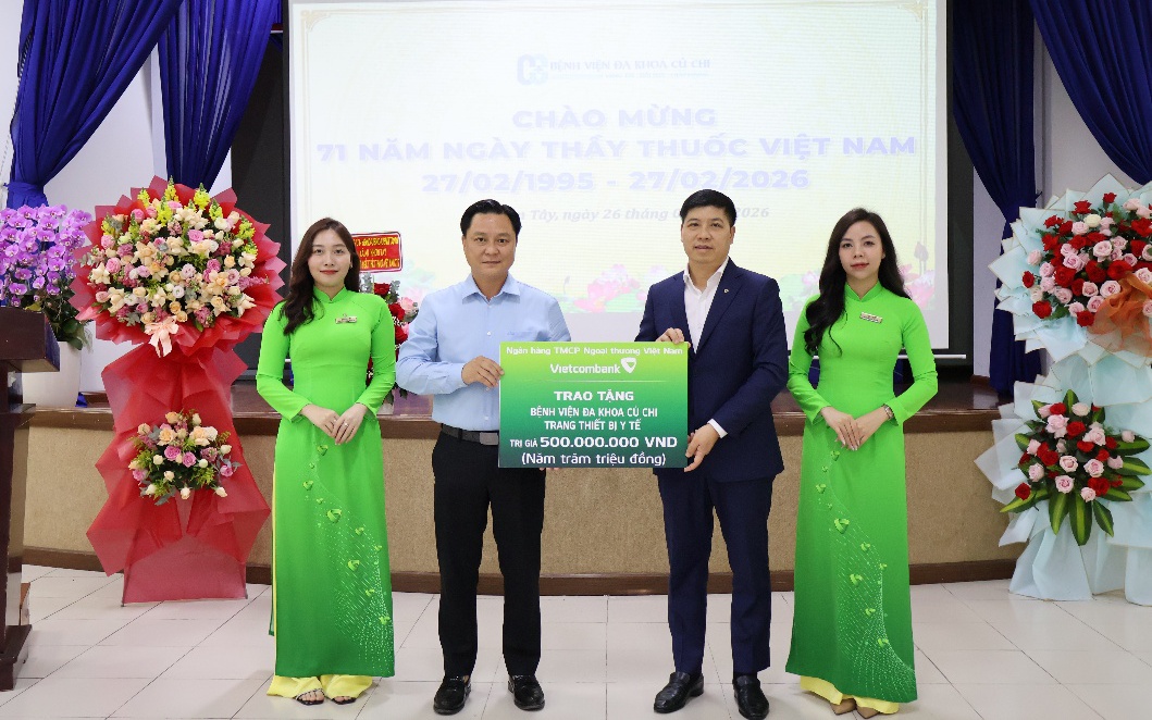 Vietcombank Hỗ Trợ 500 Triệu Đồng Cho Hai Bệnh Viện Tại TP.HCM