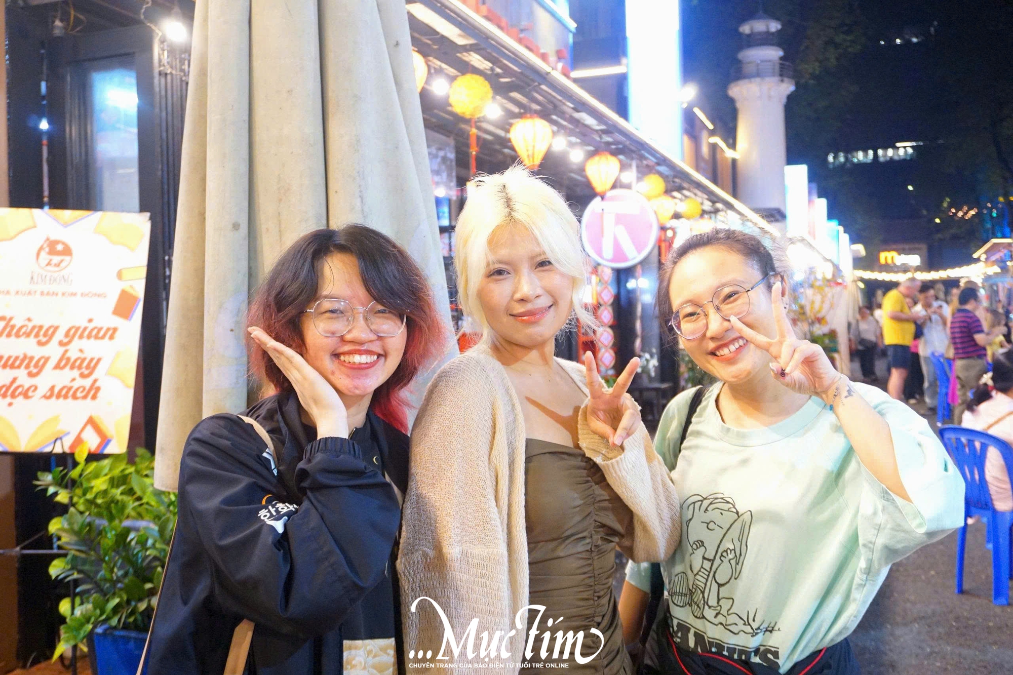 Đường sách TP.HCM sôi động về đêm với 'Bách nghệ khai xuân'- Ảnh 1. Đường sách TP.HCM sôi động về đêm với 'Bách nghệ khai xuân'- Ảnh 1.