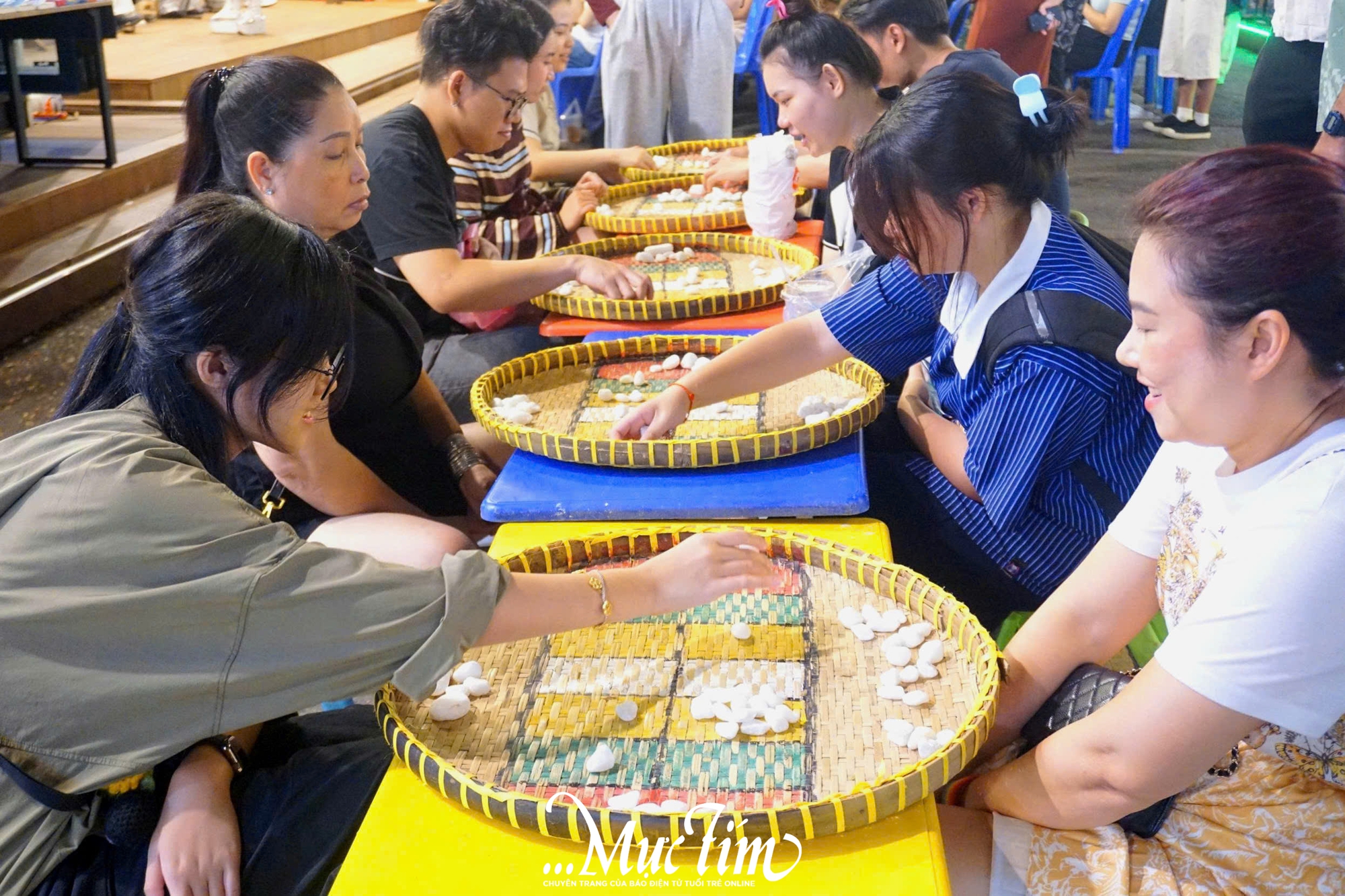 Đường sách TP.HCM sôi động về đêm với 'Bách nghệ khai xuân'- Ảnh 13. Đường sách TP.HCM sôi động về đêm với 'Bách nghệ khai xuân'- Ảnh 13.