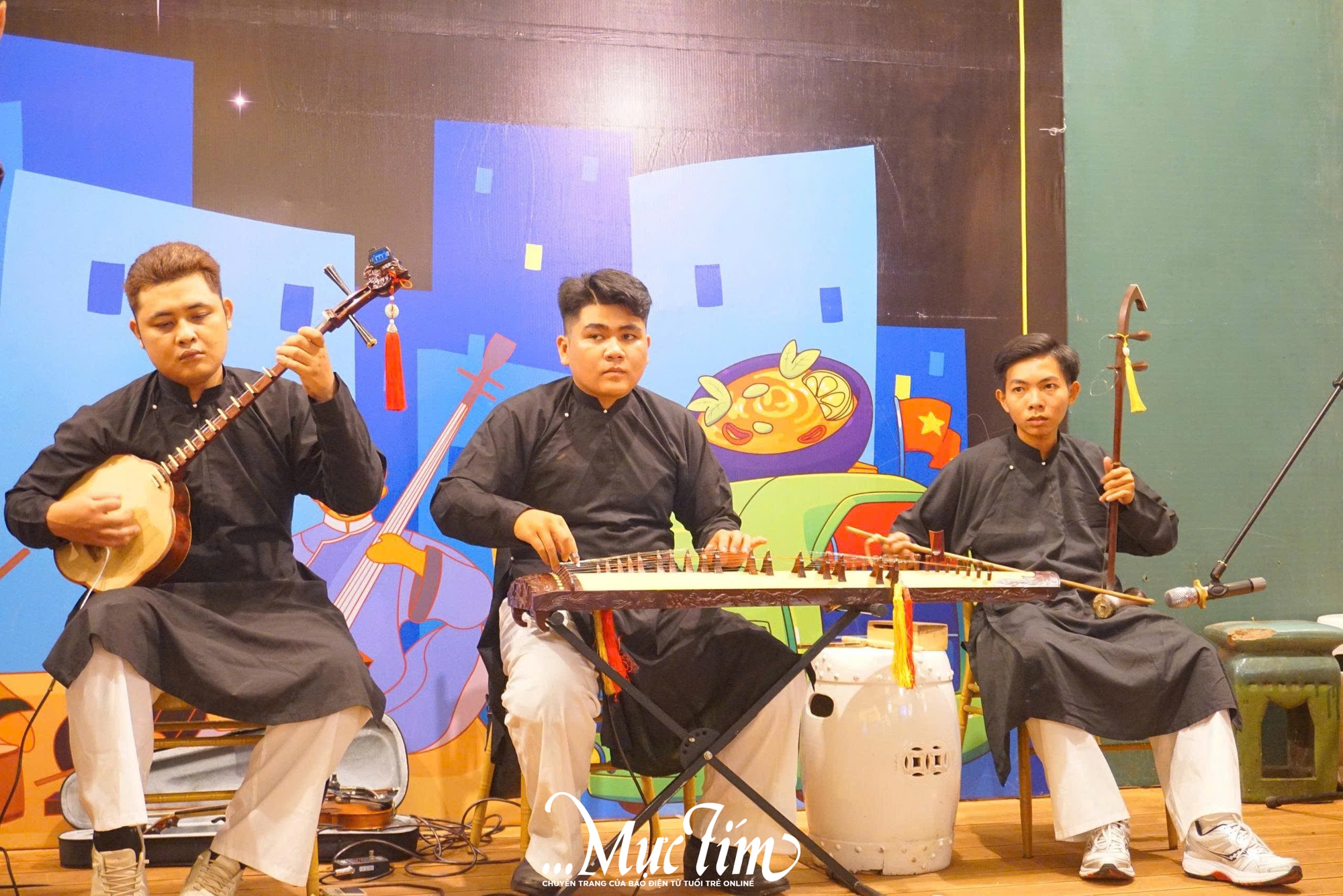 Âm vang đờn ca tài tử giữa Đường sách TP.HCM về đêm- Ảnh 7.