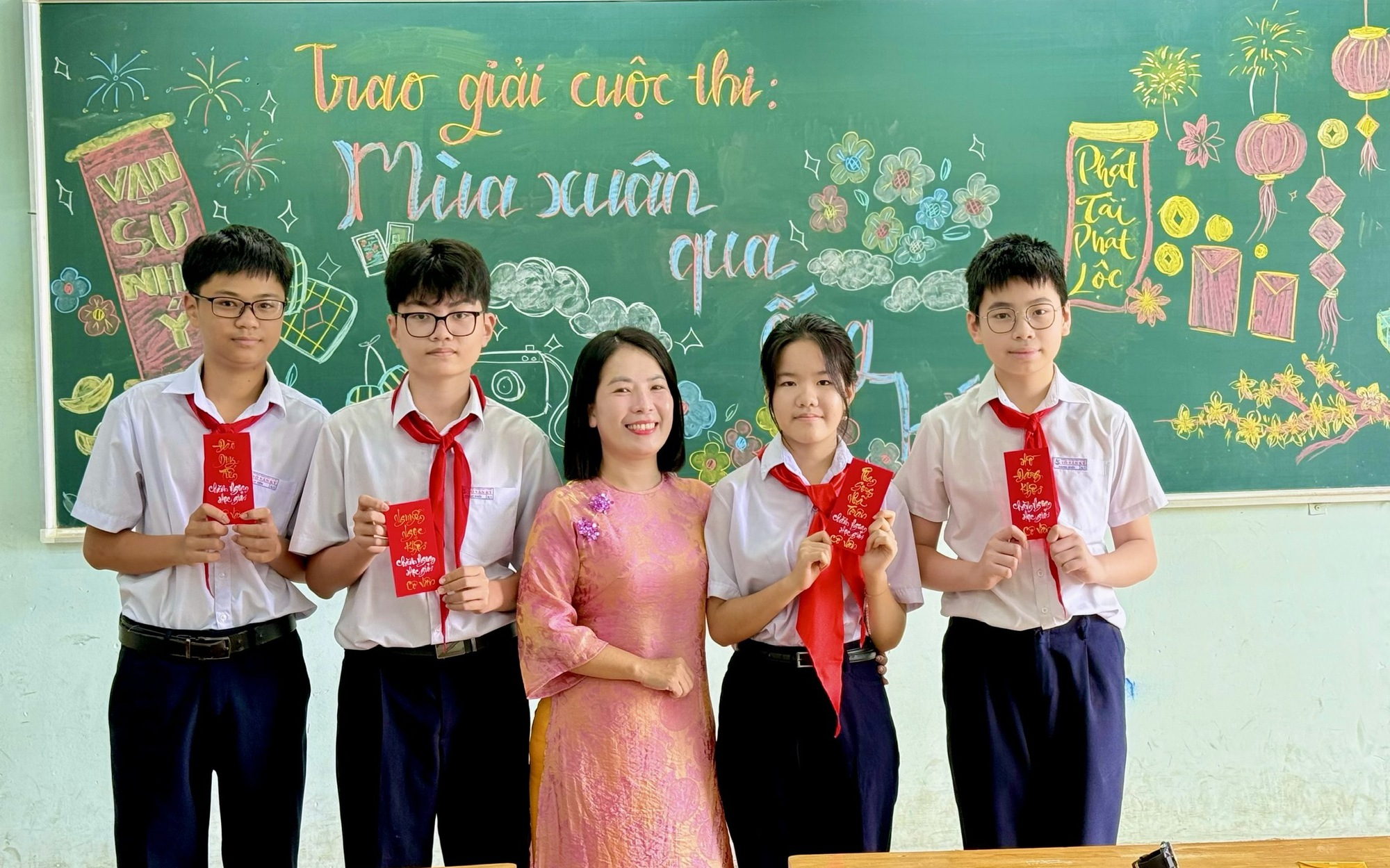 Cô giáo Toán khởi xướng cuộc thi ảnh Tết, giúp học sinh rời màn hình điện thoại