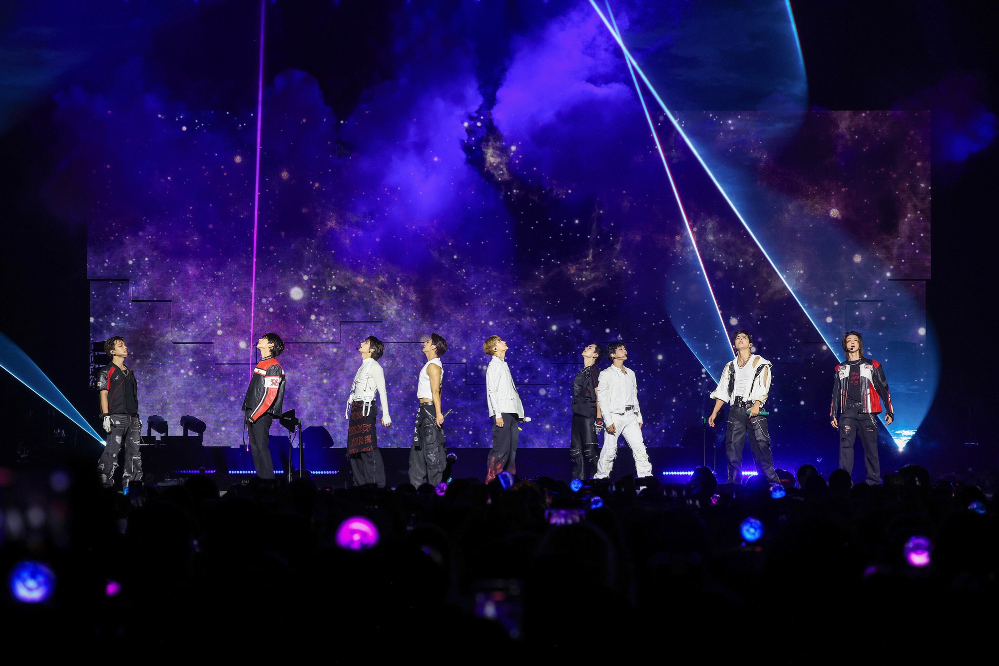 BTS trở lại, SEVENTEEN, TWICE bận rộn với các tour diễn - Ảnh 3. BTS trở lại, SEVENTEEN, TWICE bận rộn với các tour diễn - Ảnh 3.