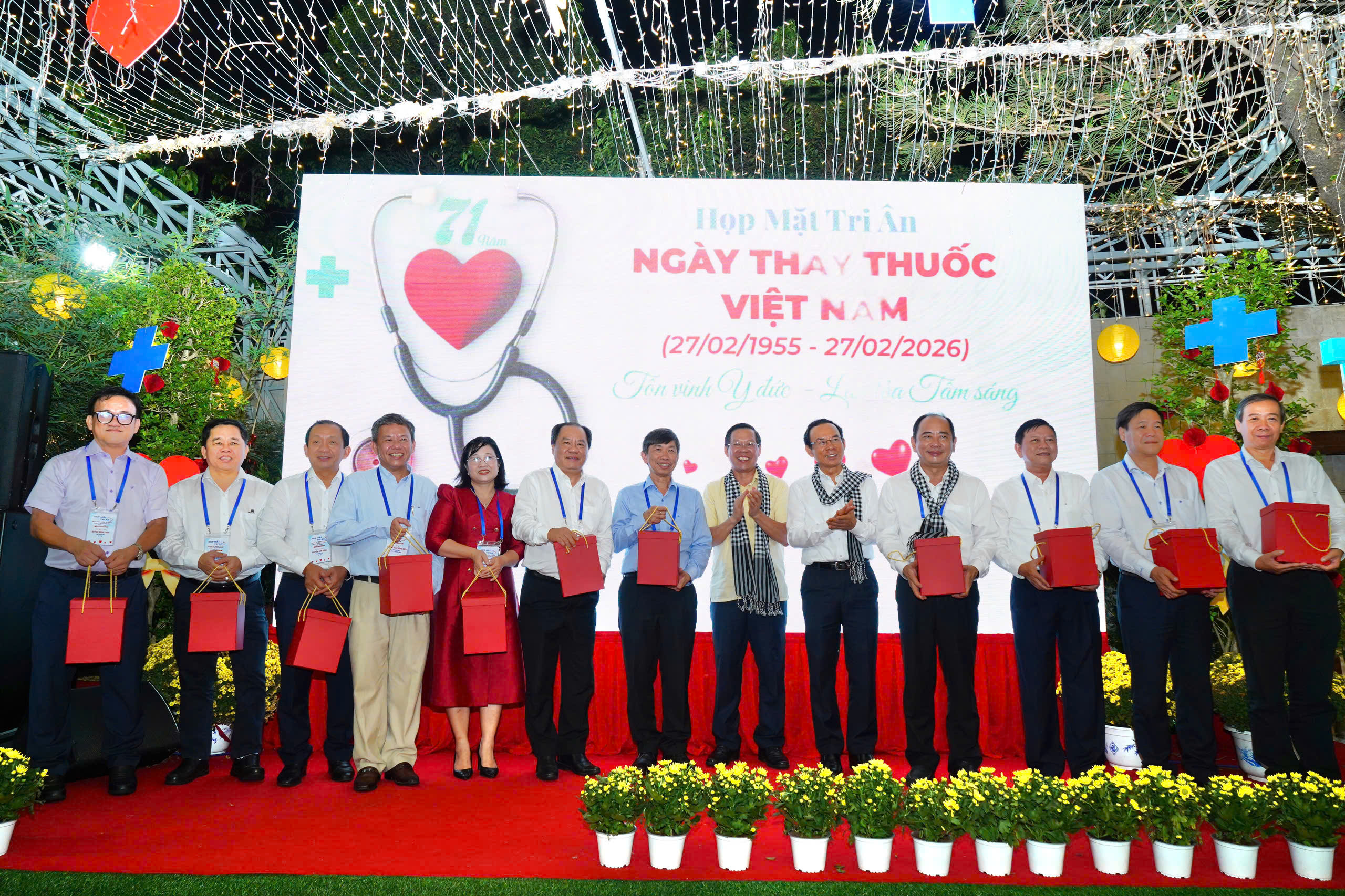 TP.HCM phát triển y tế đa tầng - đa cực - đa trung tâm, hướng đến xây dựng thành phố đáng sống - Ảnh 1.