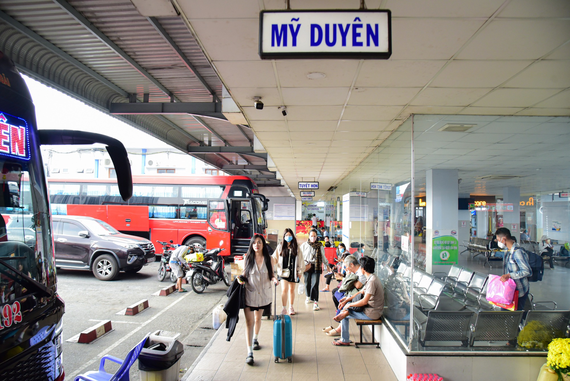 Cần xử lý nghiêm nhà xe 'thừa nước đục thả câu', chặt chém khách về quê ăn Tết - Ảnh 1.