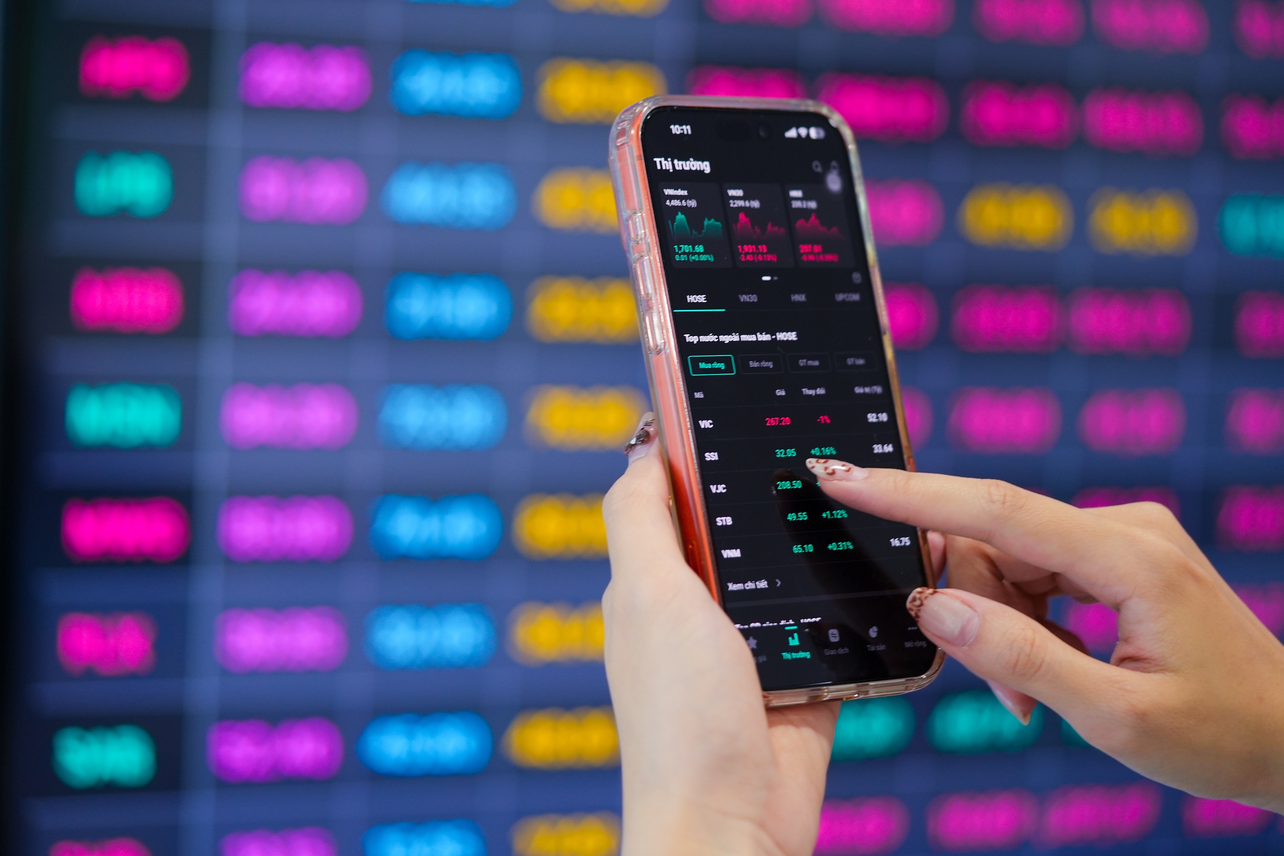 Chứng khoán 3-2: Xuất hiện cơ hội lướt sóng T+ ở vùng 1.800 điểm? - Ảnh 1.