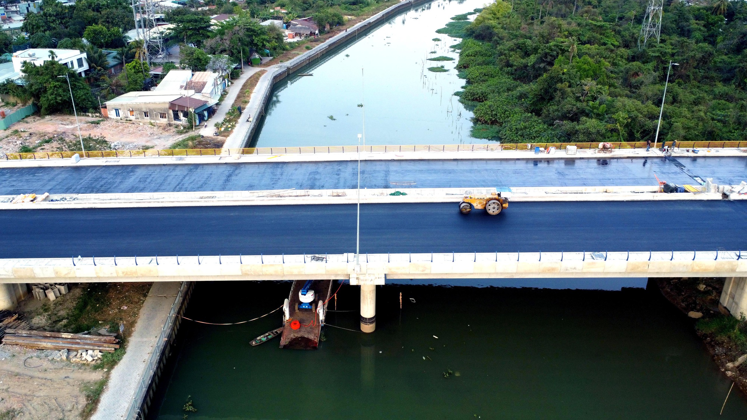 Đồng Nai thông xe 2 trục giao thông lớn và khởi công dự án chăn nuôi 1.500ha - Ảnh 1.