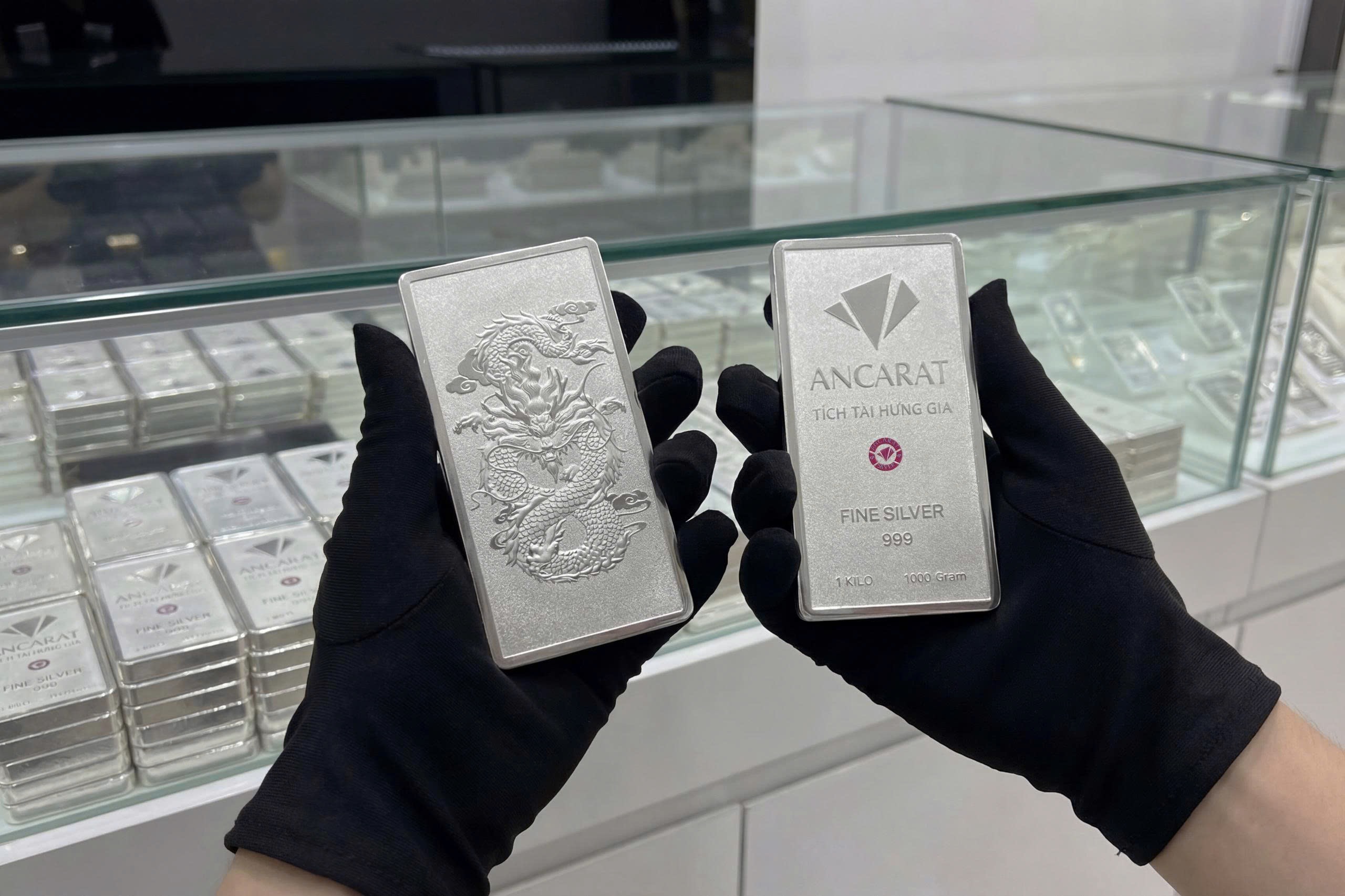 Giá vàng bạc tăng trở lại sau đợt giảm sâu - Ảnh 2.