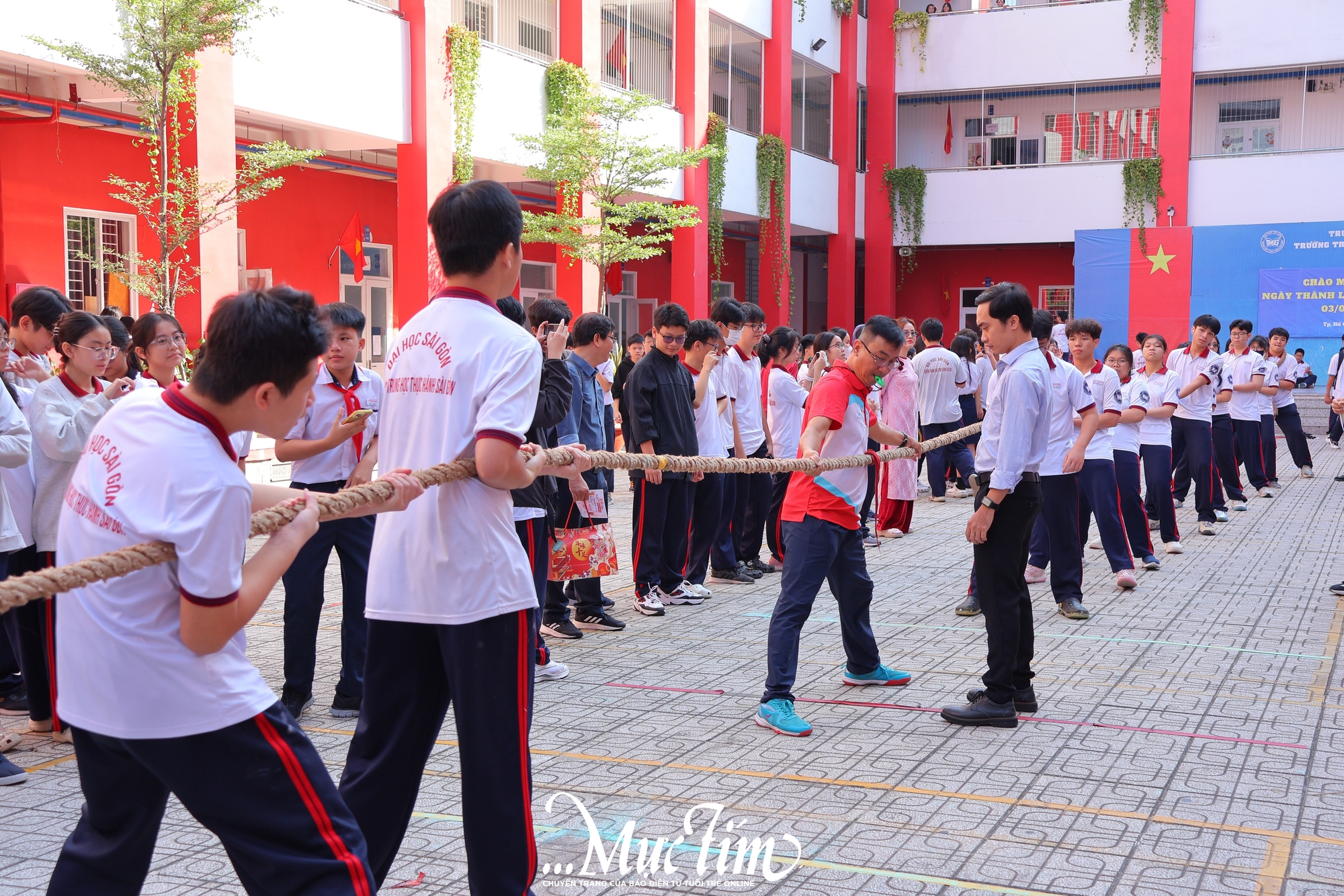 Giờ ra chơi rộn ràng với chuỗi trò chơi vận động mừng xuân - Ảnh 1.