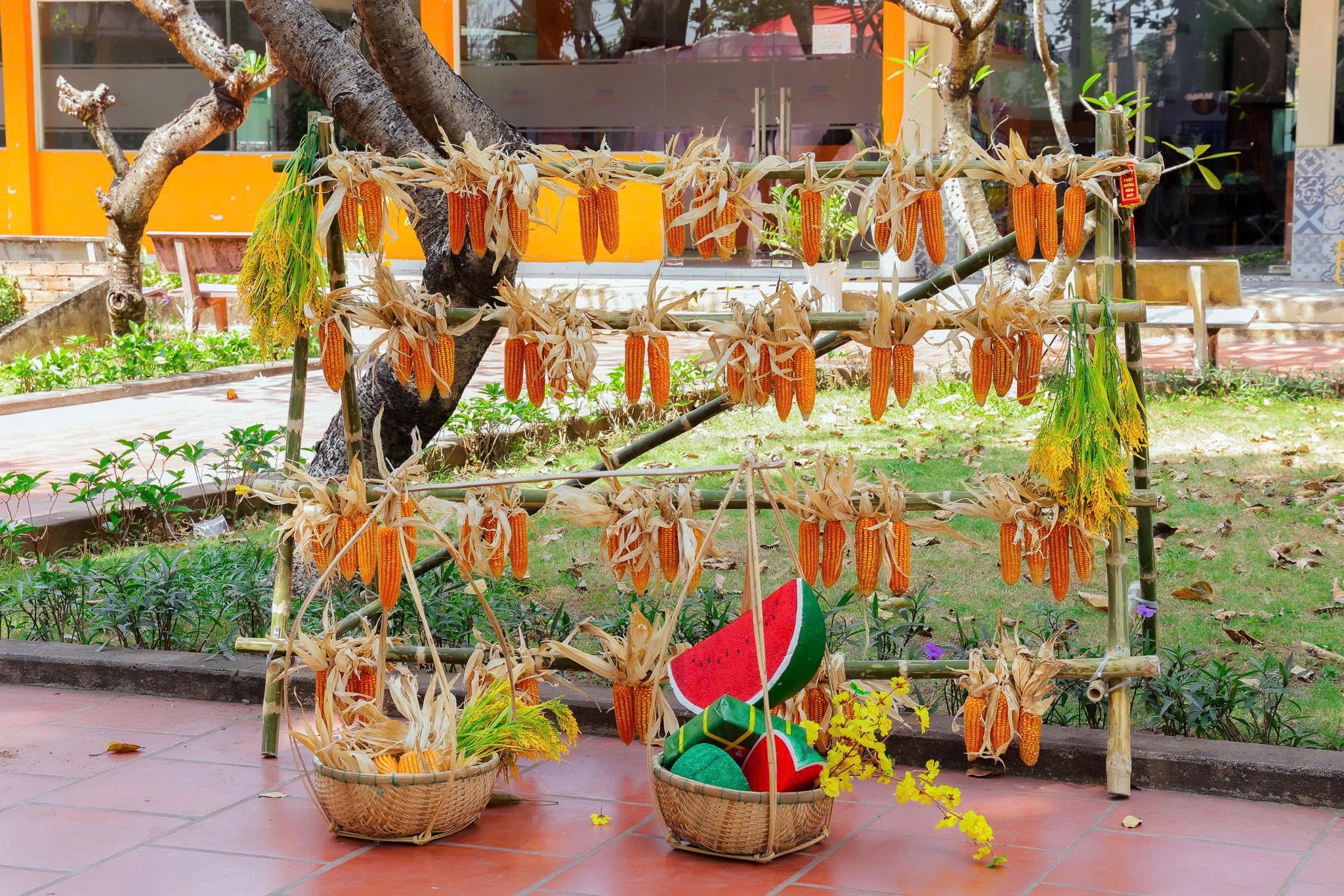 Ngắm không gian check-in Tết ngập tràn sắc đỏ ở các trường đại học- Ảnh 6.