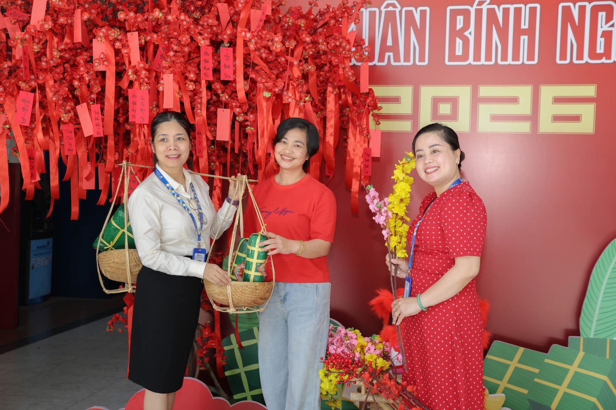 Ngắm không gian check-in Tết ngập tràn sắc đỏ ở các trường đại học- Ảnh 8.