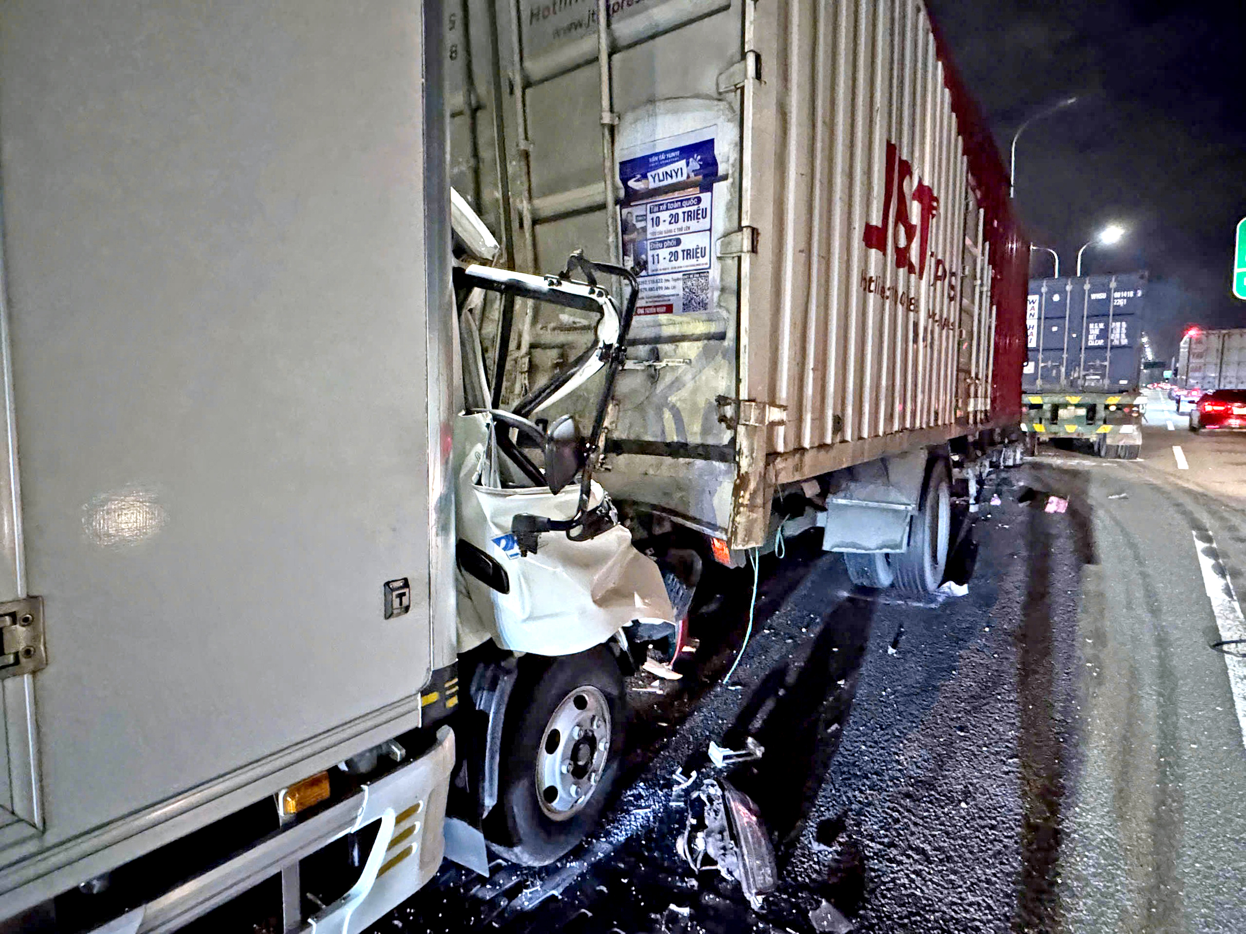 Tai nạn liên hoàn trên cao tốc TP.HCM - Long Thành - Dầu Giây, tài xế tử vong - Ảnh 1.