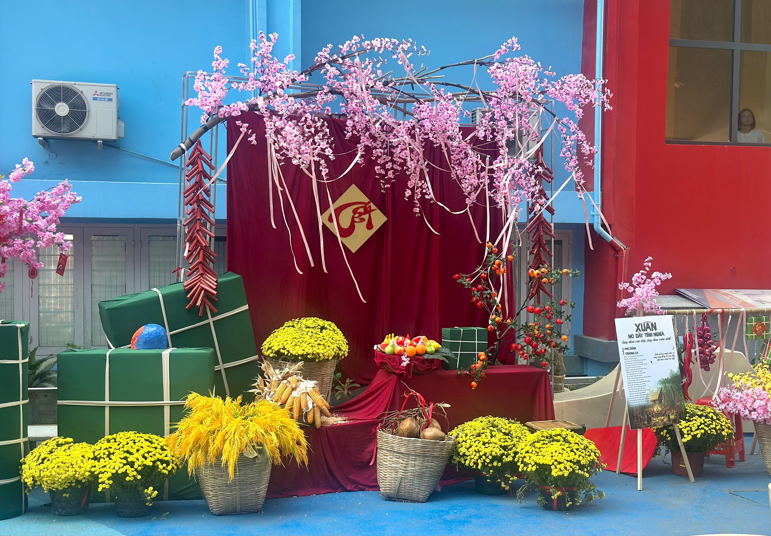 Ngắm không gian check-in Tết ngập tràn sắc đỏ ở các trường đại học- Ảnh 14.