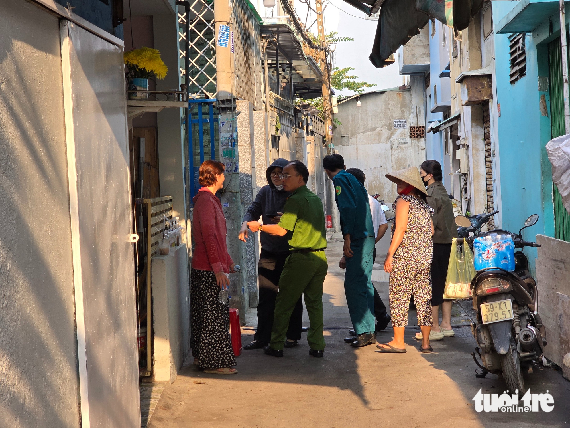 Cháy nhà ở phường Đông Hưng Thuận, 3 mẹ con tử vong: Phá cửa cứu người trong tuyệt vọng - Ảnh 1.