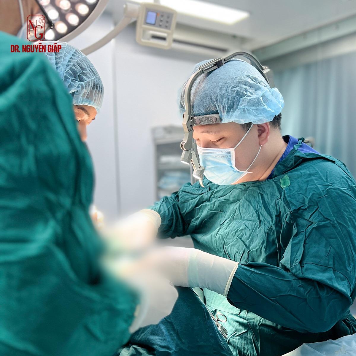 Bác sĩ Nguyên Giáp nhận định về xu hướng làm đẹp năm 2026 - Ảnh 1.